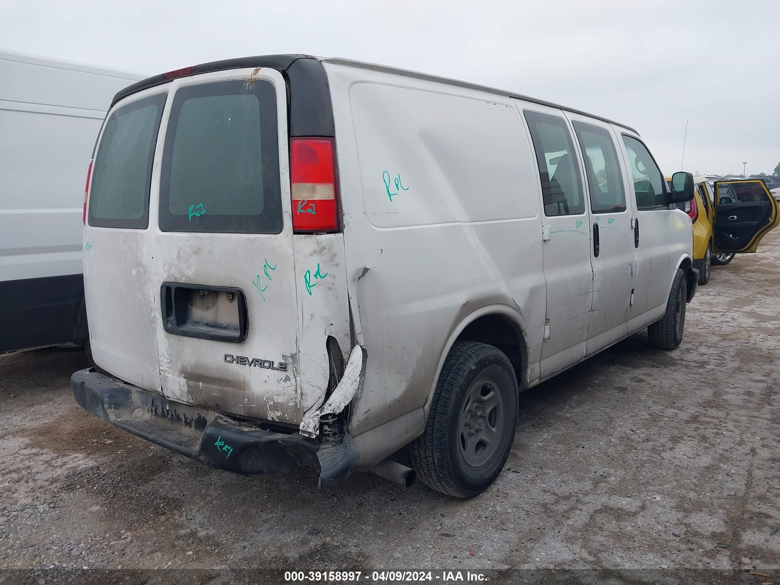 Photo 3 VIN: 1GCFG15X661162431 - CHEVROLET EXPRESS 