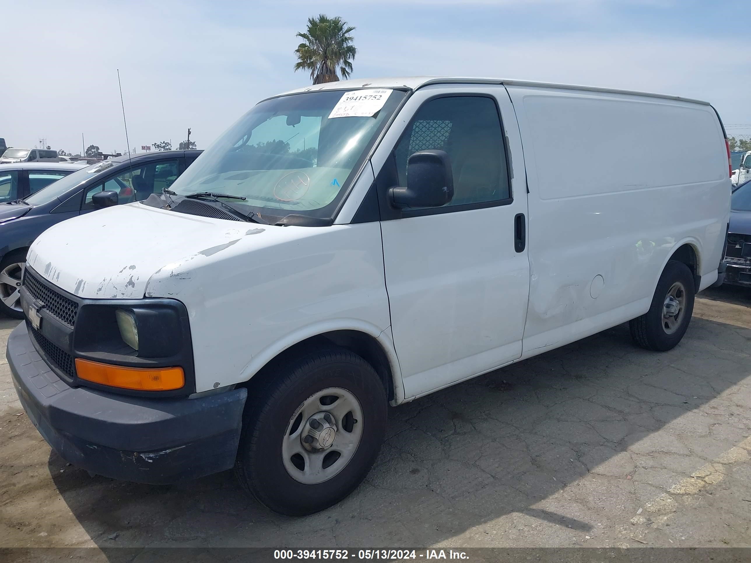 Photo 1 VIN: 1GCFG15X681230438 - CHEVROLET EXPRESS 