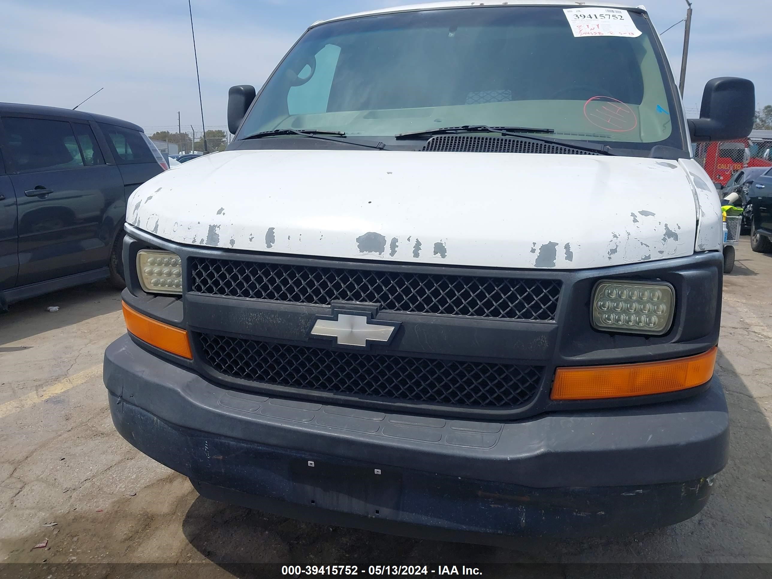 Photo 11 VIN: 1GCFG15X681230438 - CHEVROLET EXPRESS 