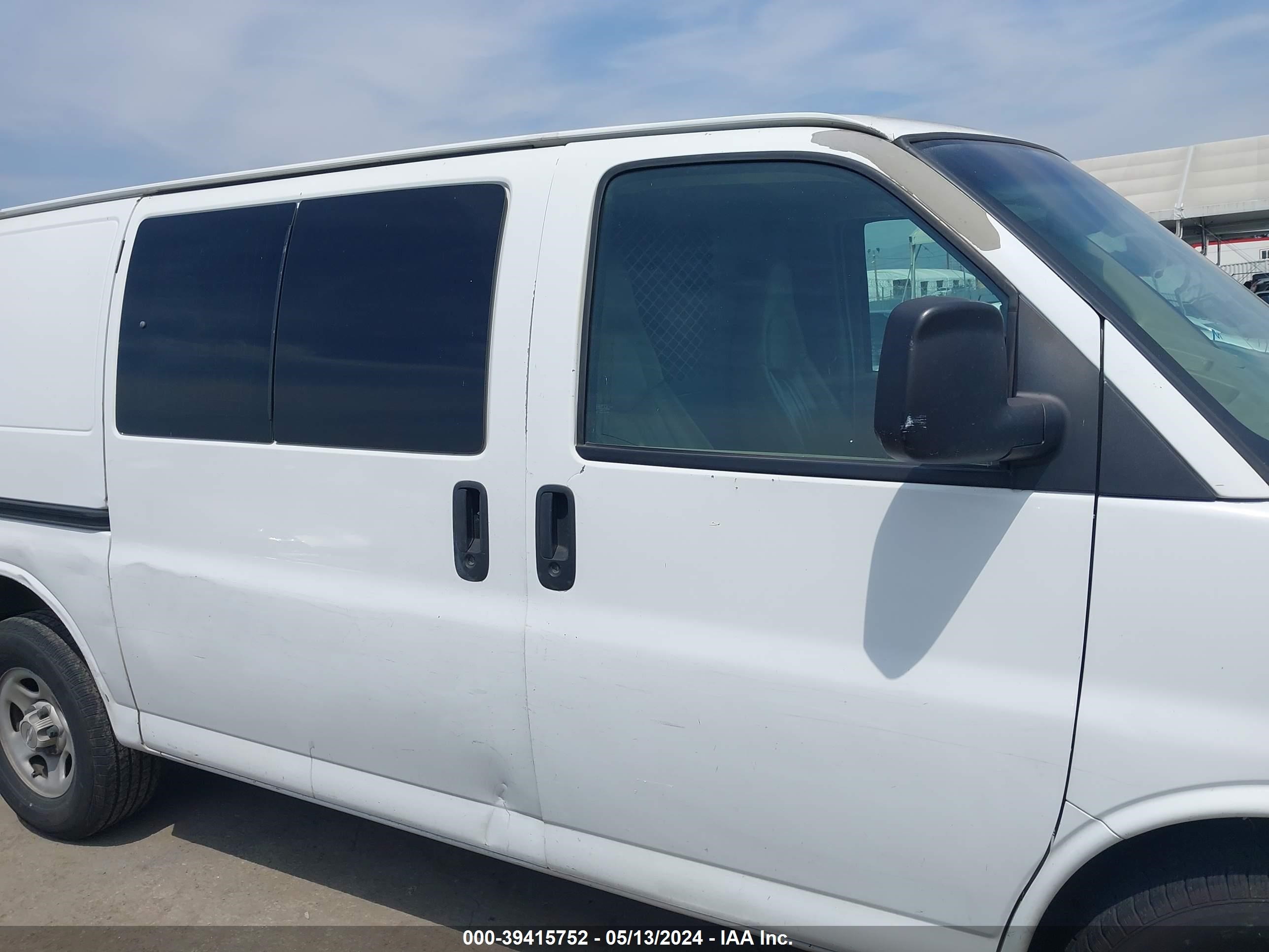 Photo 12 VIN: 1GCFG15X681230438 - CHEVROLET EXPRESS 