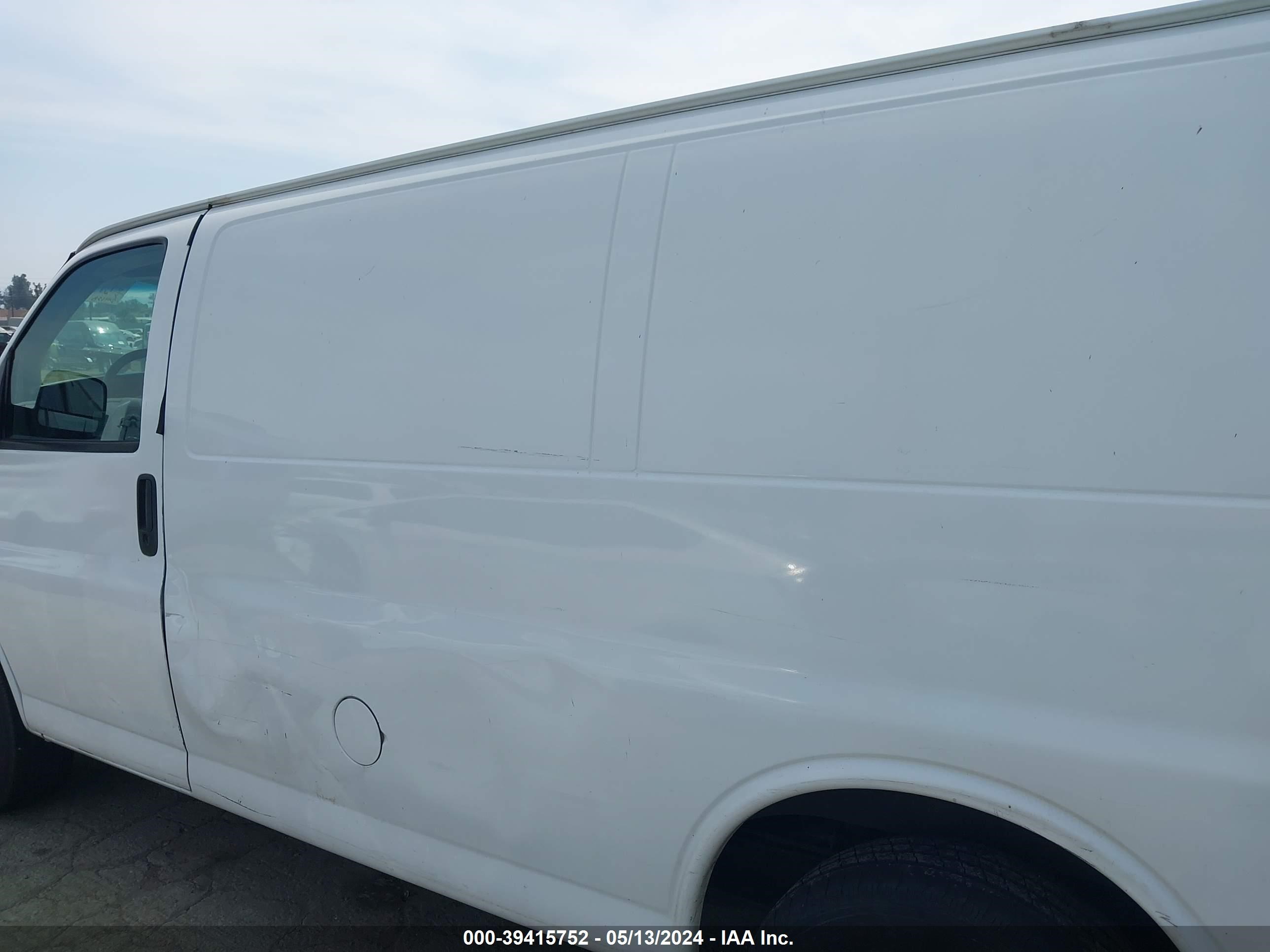 Photo 13 VIN: 1GCFG15X681230438 - CHEVROLET EXPRESS 