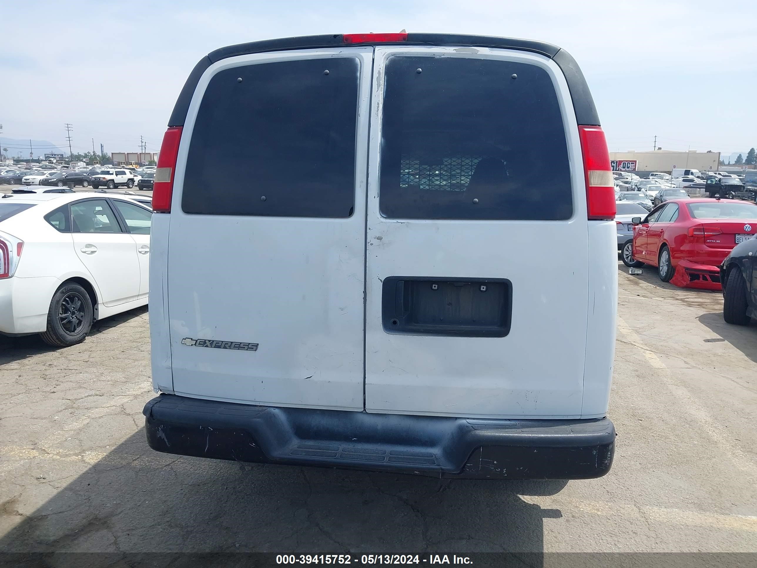 Photo 15 VIN: 1GCFG15X681230438 - CHEVROLET EXPRESS 