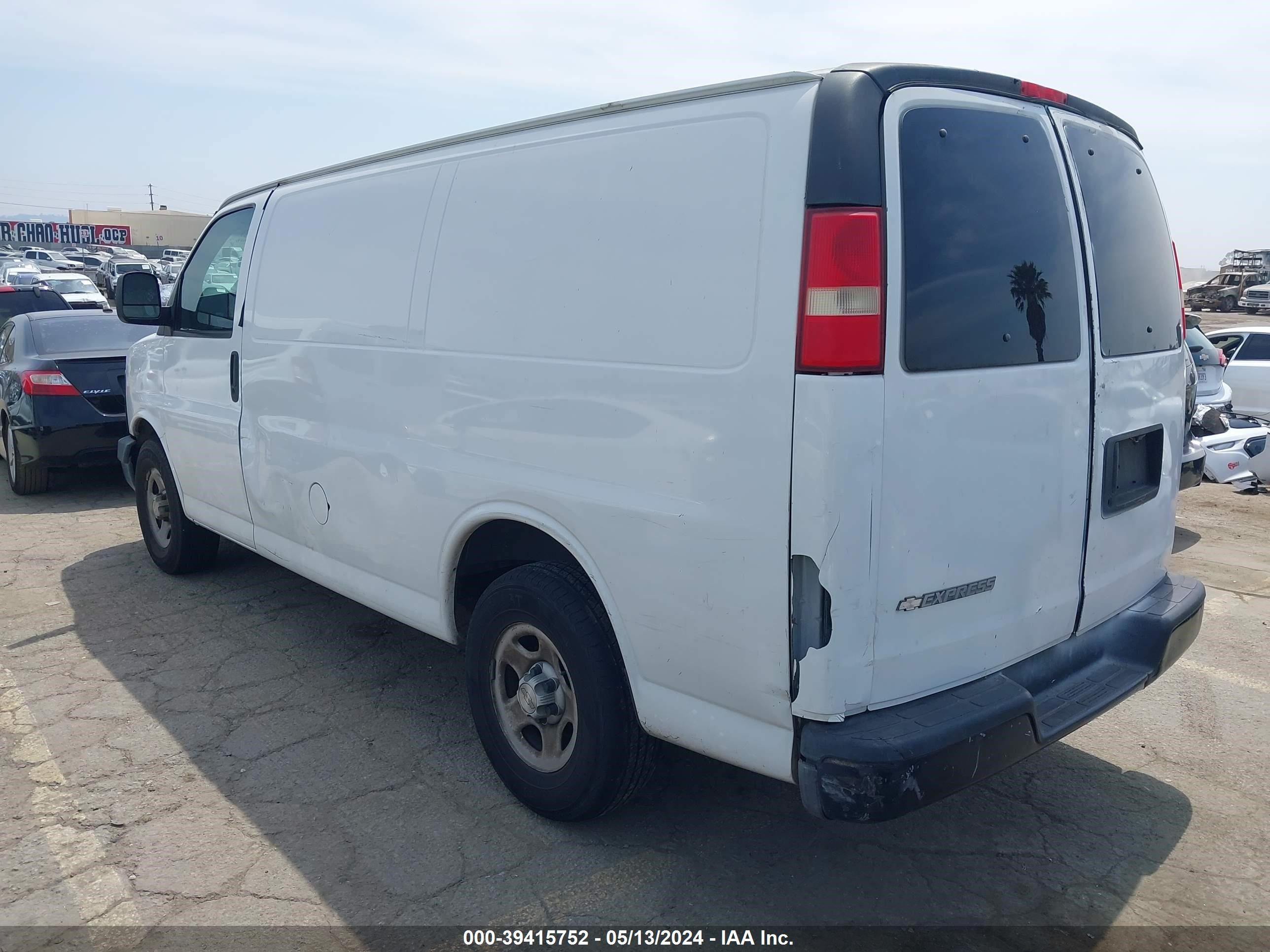 Photo 2 VIN: 1GCFG15X681230438 - CHEVROLET EXPRESS 