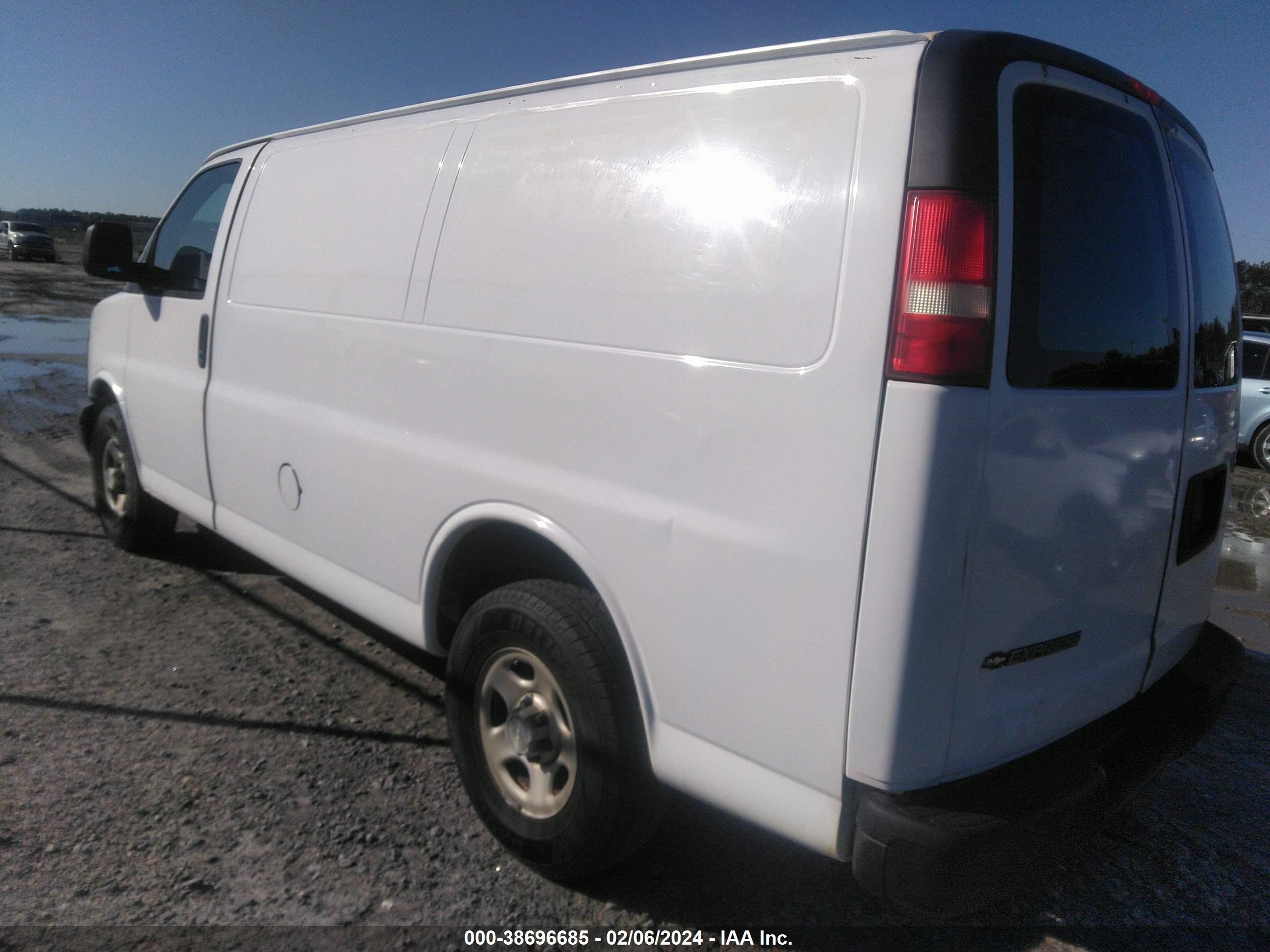 Photo 2 VIN: 1GCFG15X781125388 - CHEVROLET EXPRESS 