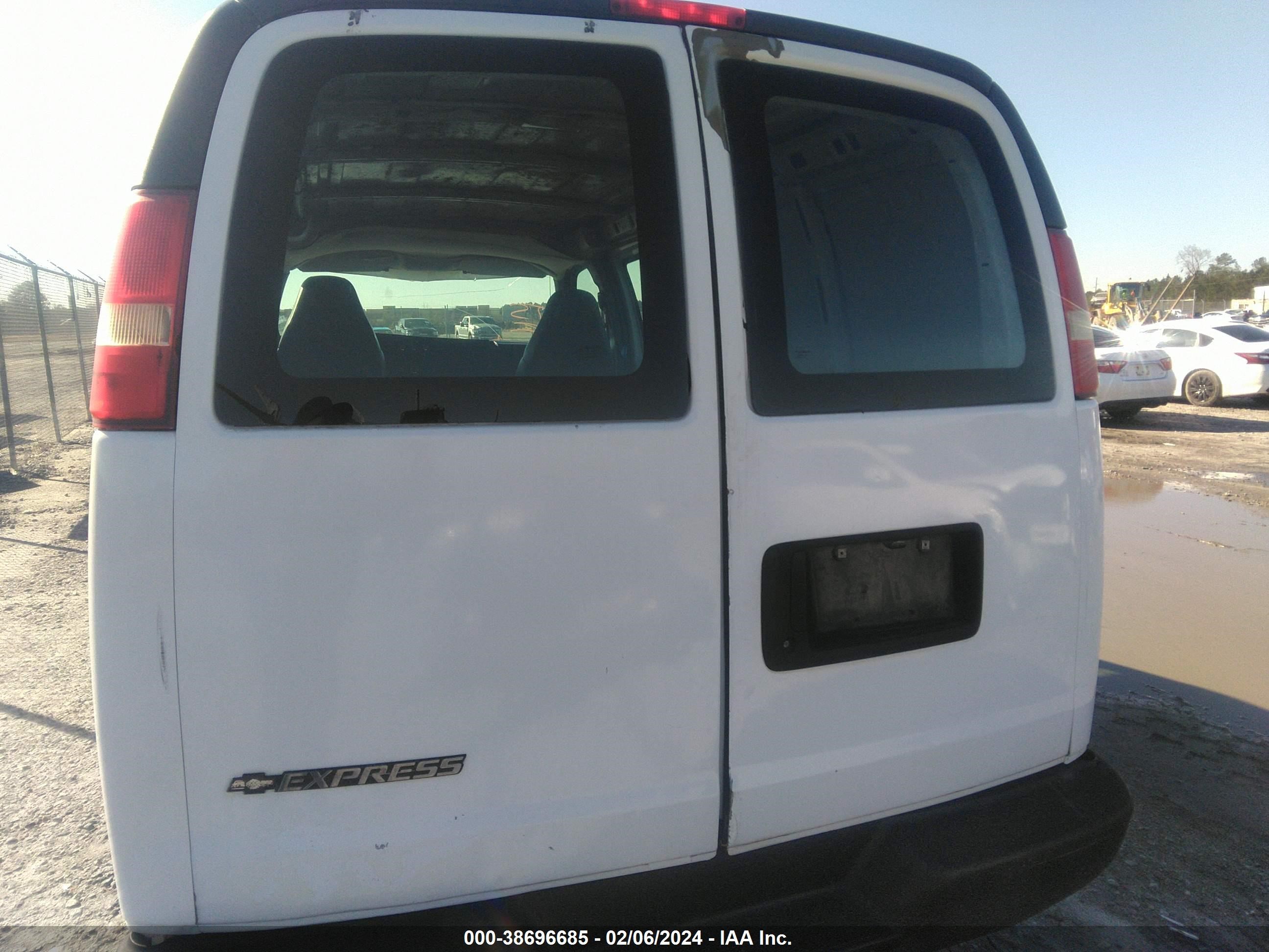 Photo 5 VIN: 1GCFG15X781125388 - CHEVROLET EXPRESS 