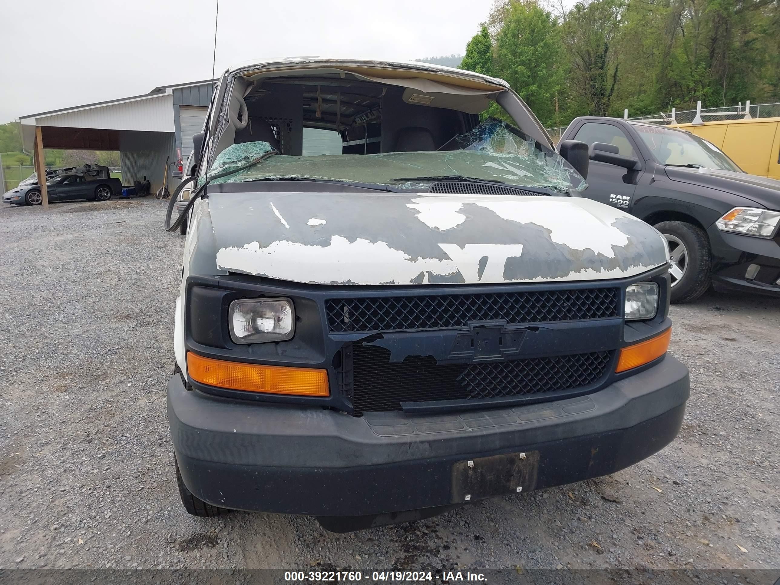 Photo 10 VIN: 1GCFG15X781188992 - CHEVROLET EXPRESS 