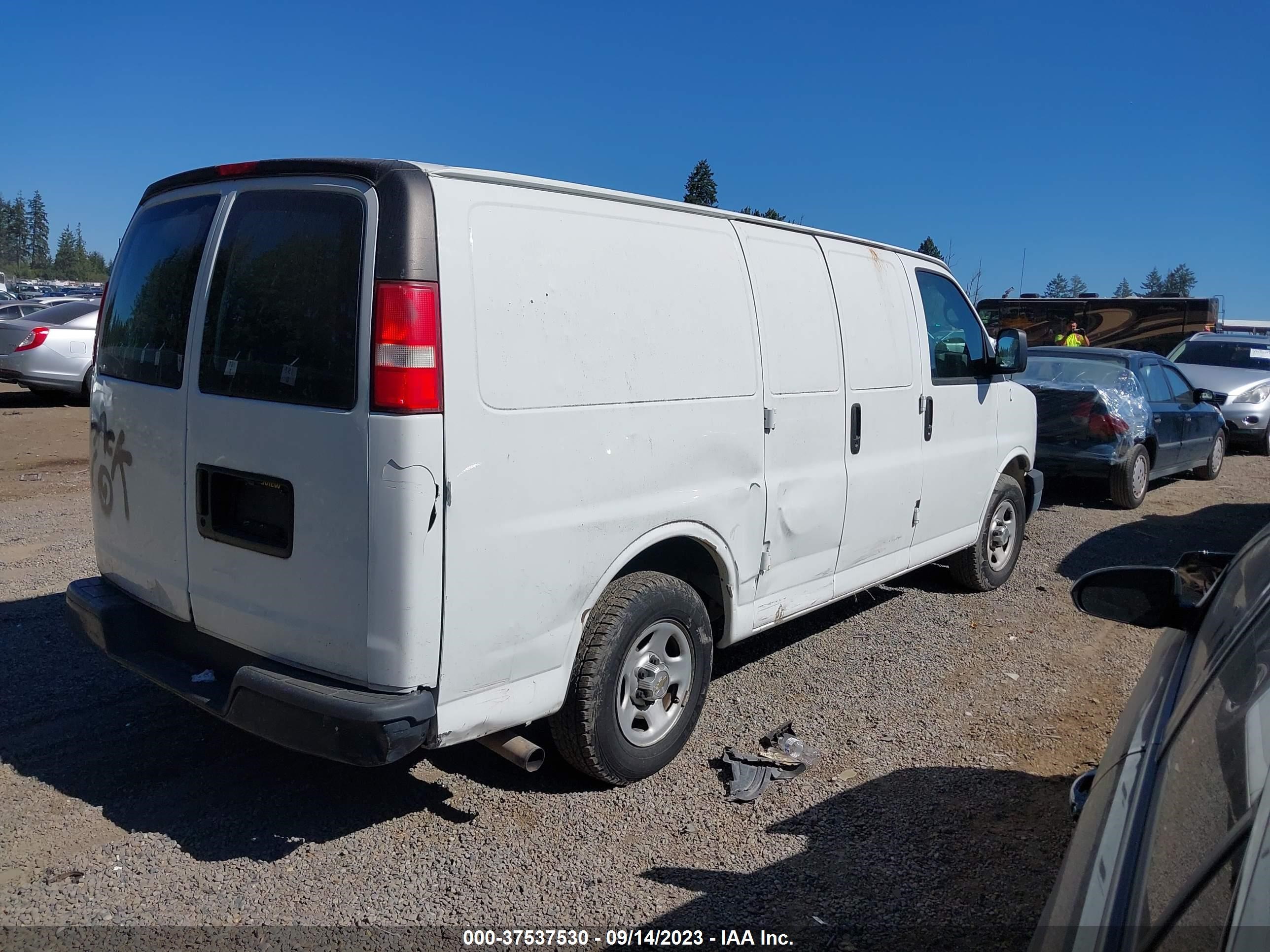 Photo 3 VIN: 1GCFG15X841166073 - CHEVROLET EXPRESS 