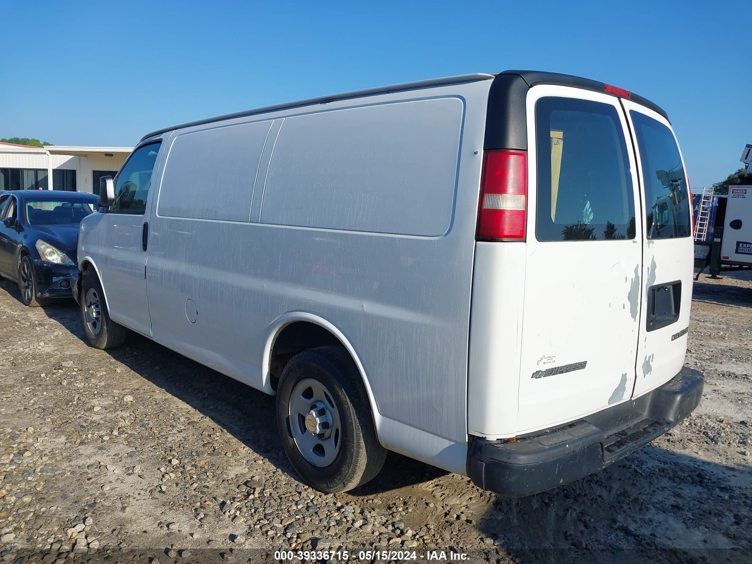 Photo 2 VIN: 1GCFG15X851129686 - CHEVROLET EXPRESS 