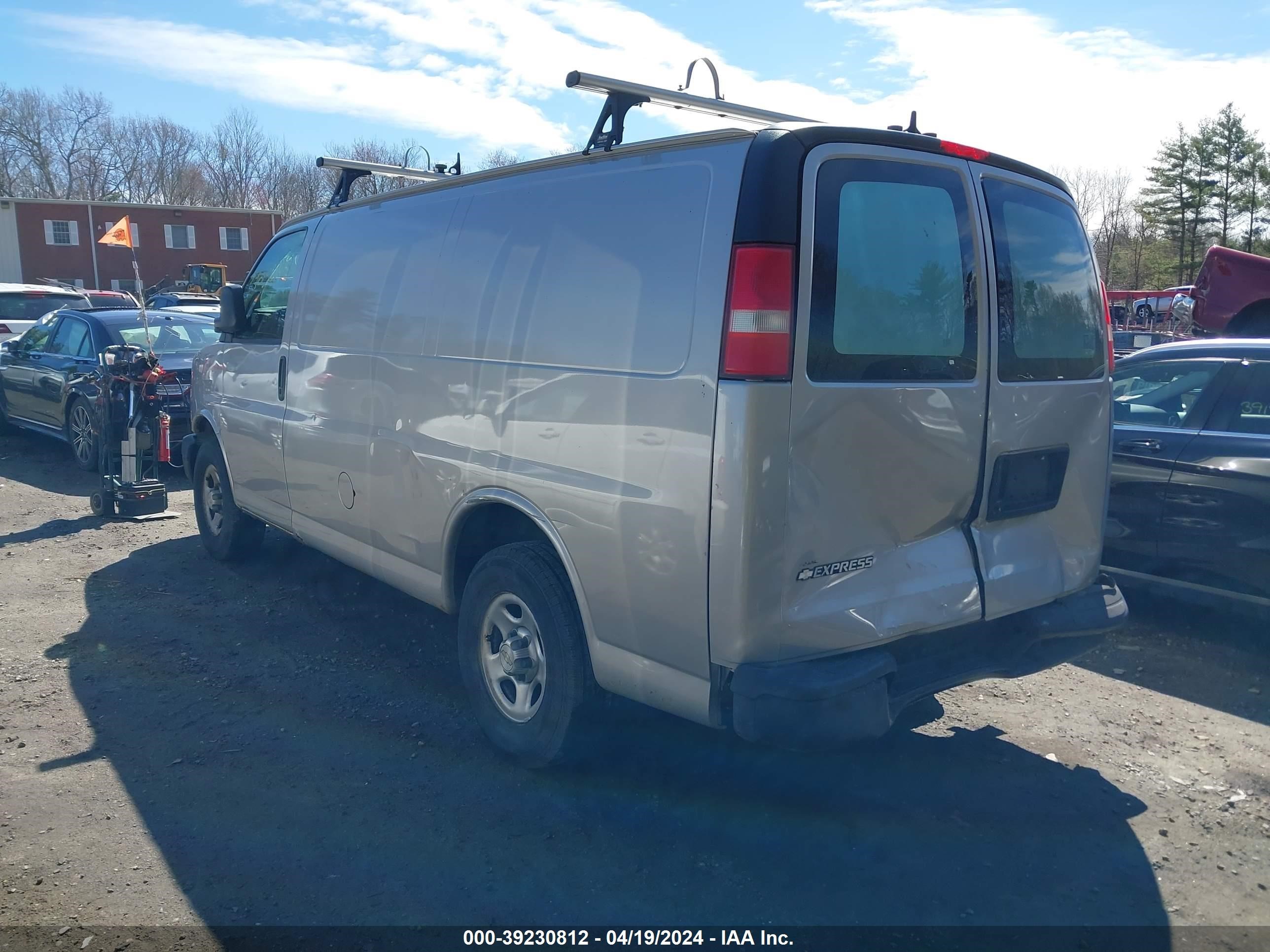 Photo 2 VIN: 1GCFG15X871110087 - CHEVROLET EXPRESS 