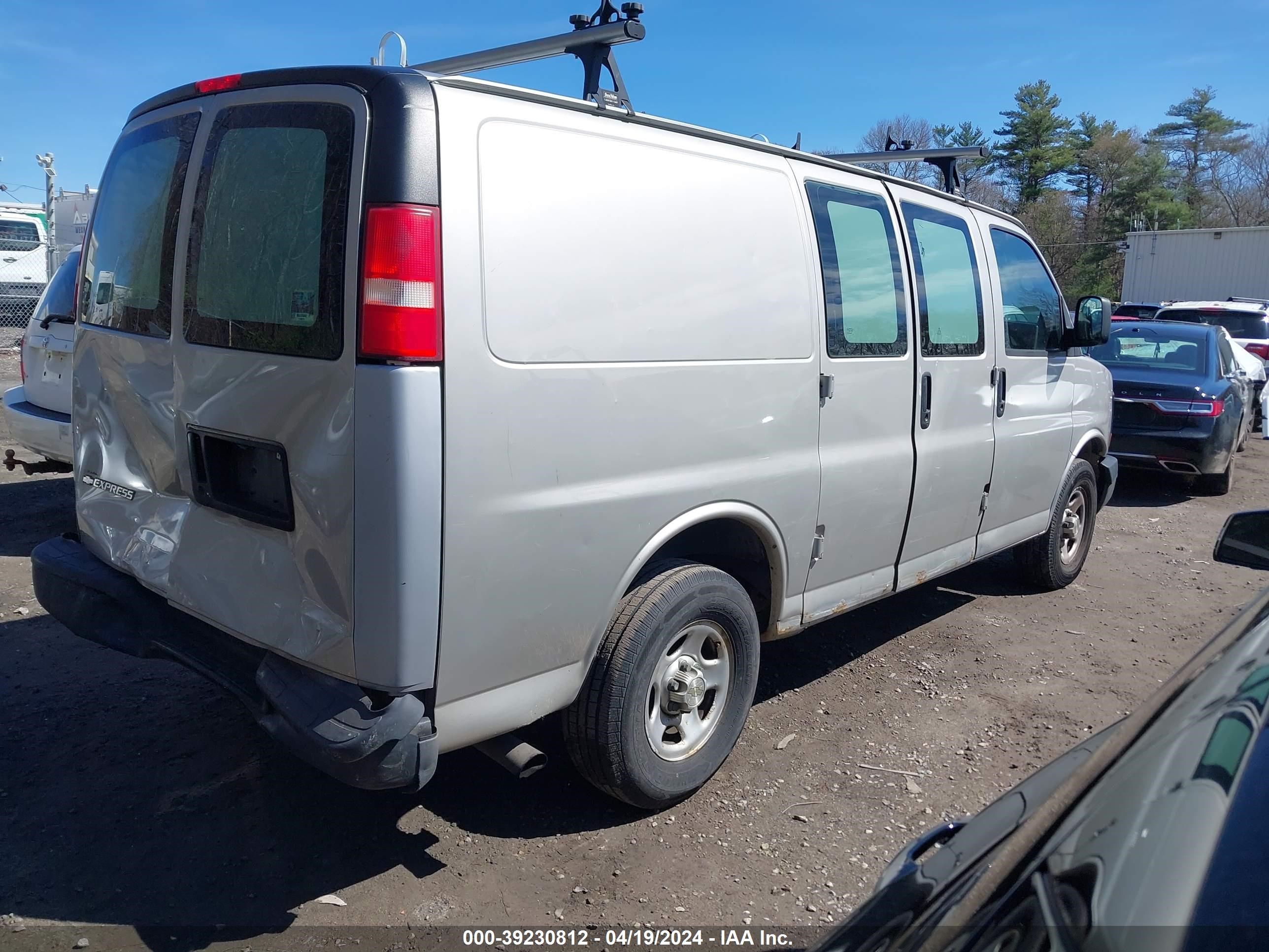 Photo 3 VIN: 1GCFG15X871110087 - CHEVROLET EXPRESS 