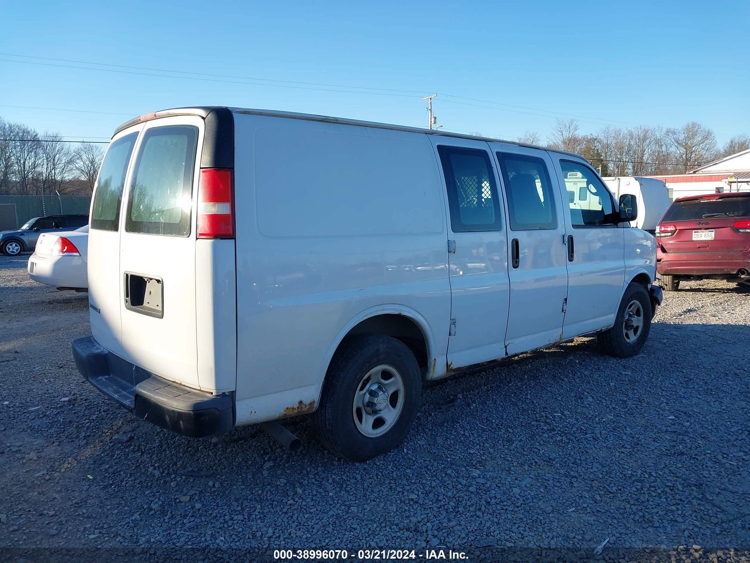 Photo 3 VIN: 1GCFG15X871192127 - CHEVROLET EXPRESS 