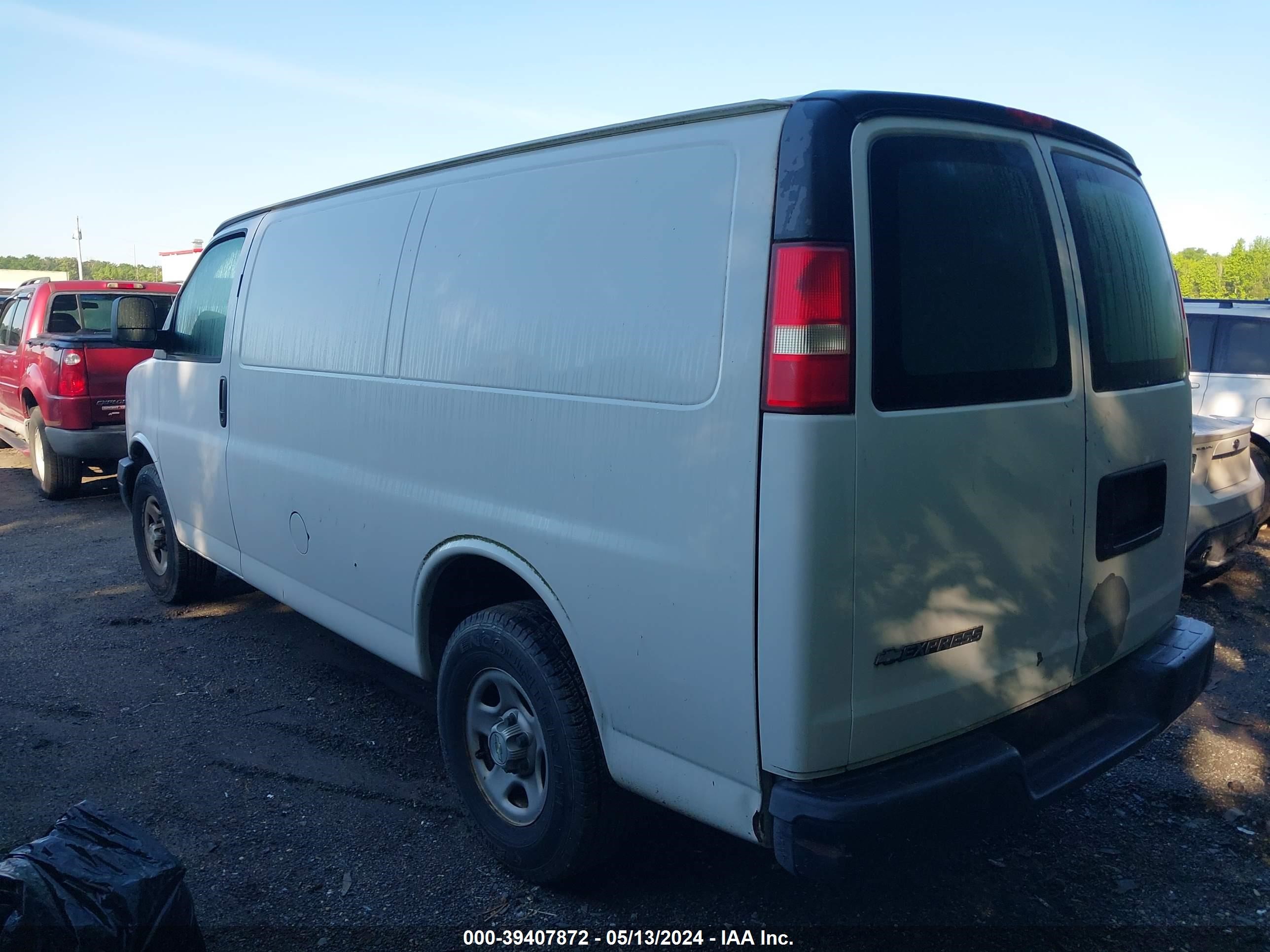 Photo 2 VIN: 1GCFG15X881158075 - CHEVROLET EXPRESS 