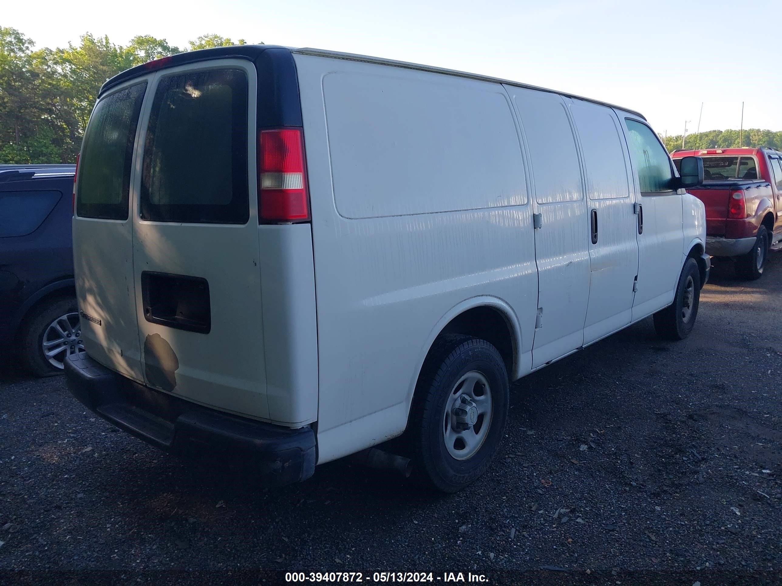 Photo 3 VIN: 1GCFG15X881158075 - CHEVROLET EXPRESS 