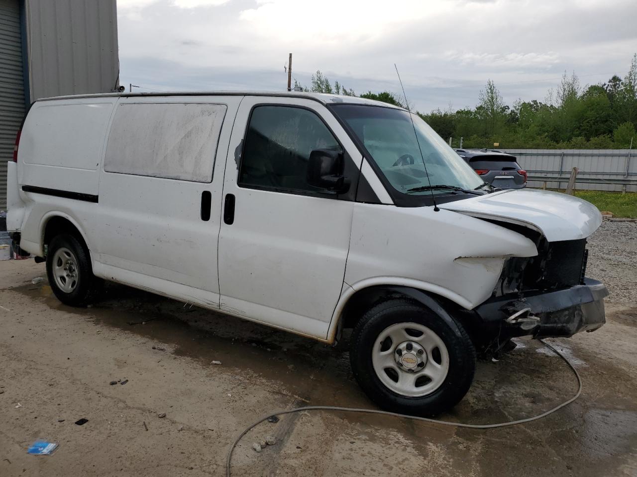 Photo 3 VIN: 1GCFG15XX41183022 - CHEVROLET EXPRESS 