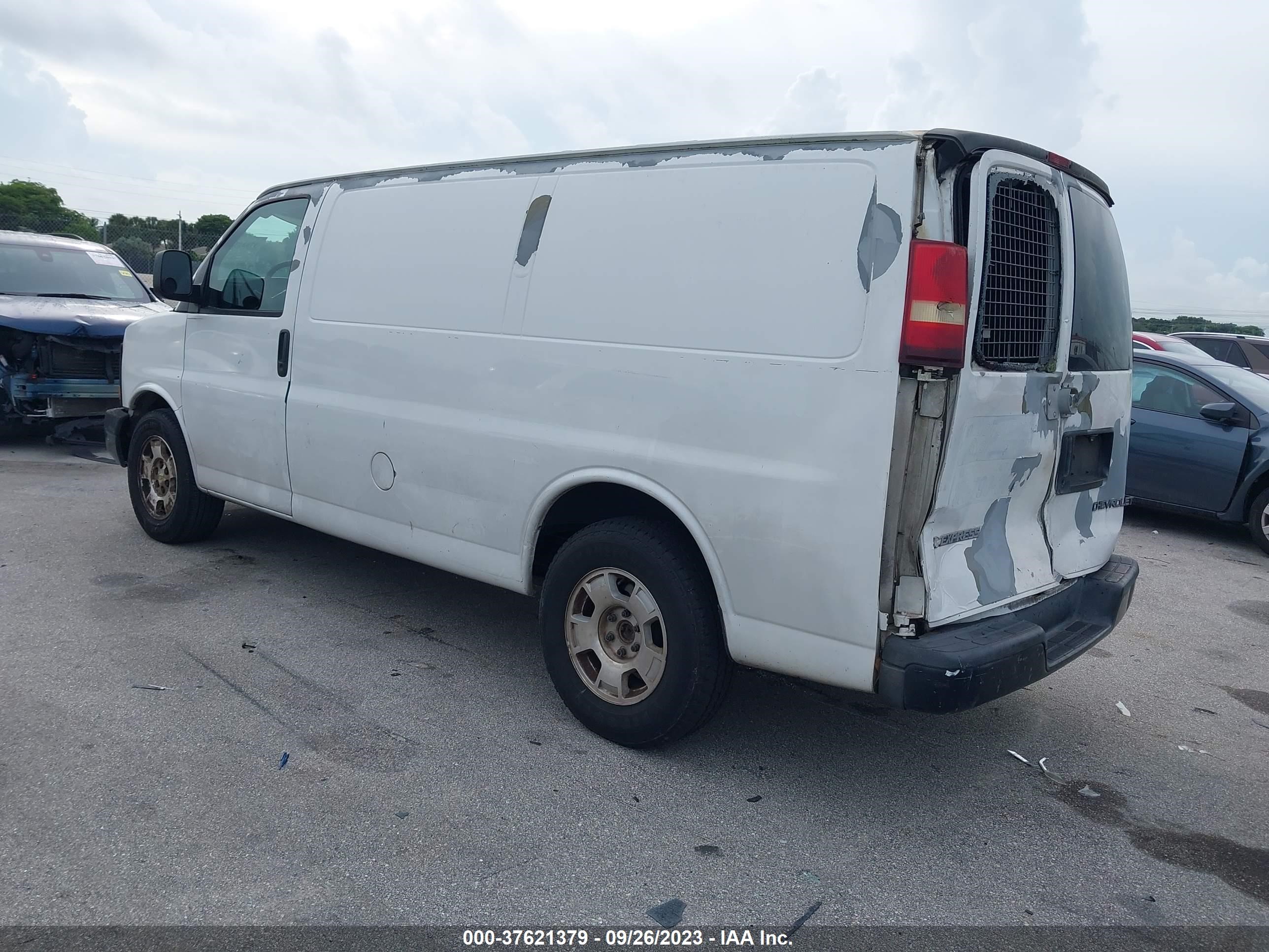 Photo 2 VIN: 1GCFG15XX51140513 - CHEVROLET EXPRESS 