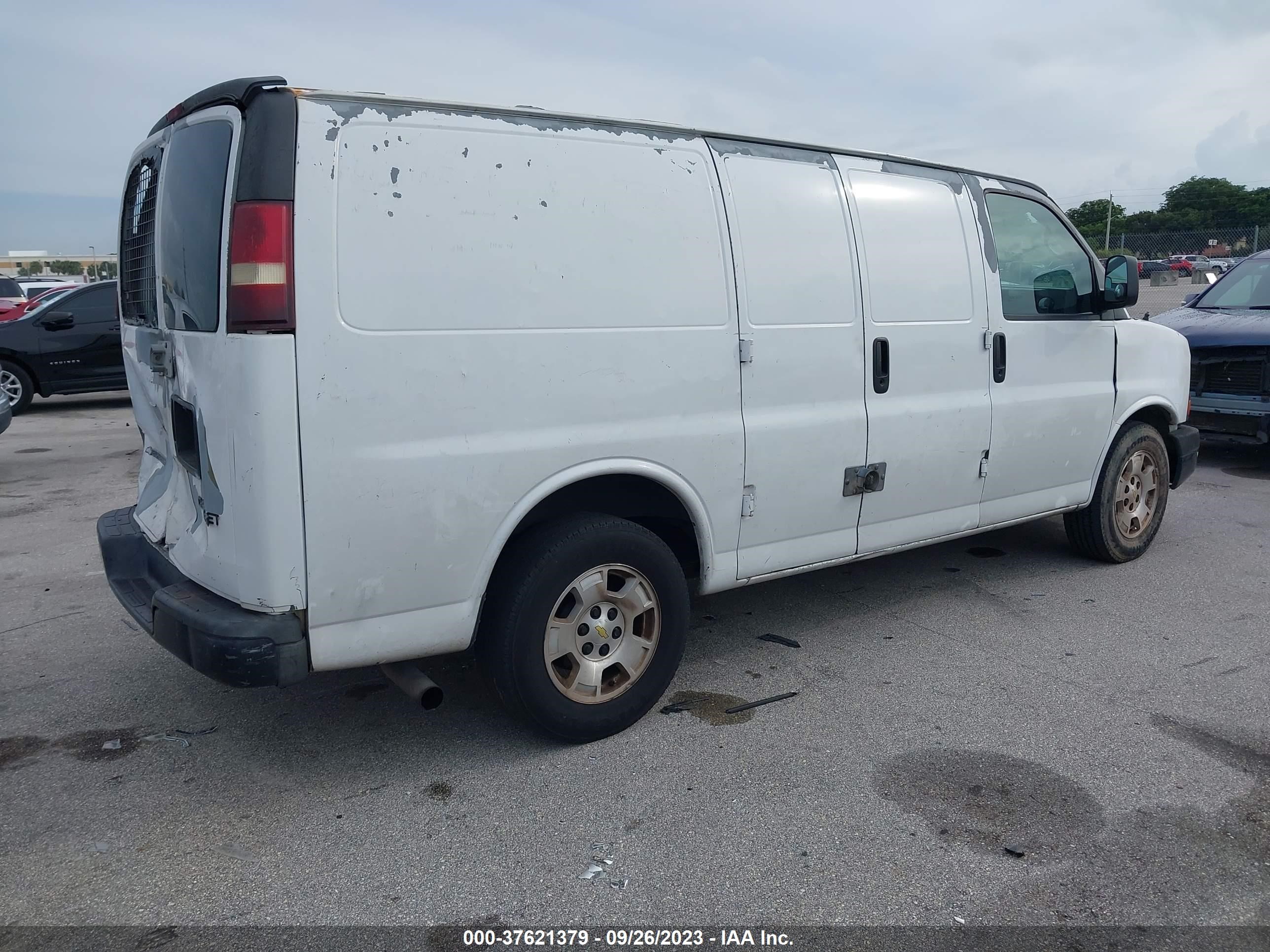 Photo 3 VIN: 1GCFG15XX51140513 - CHEVROLET EXPRESS 