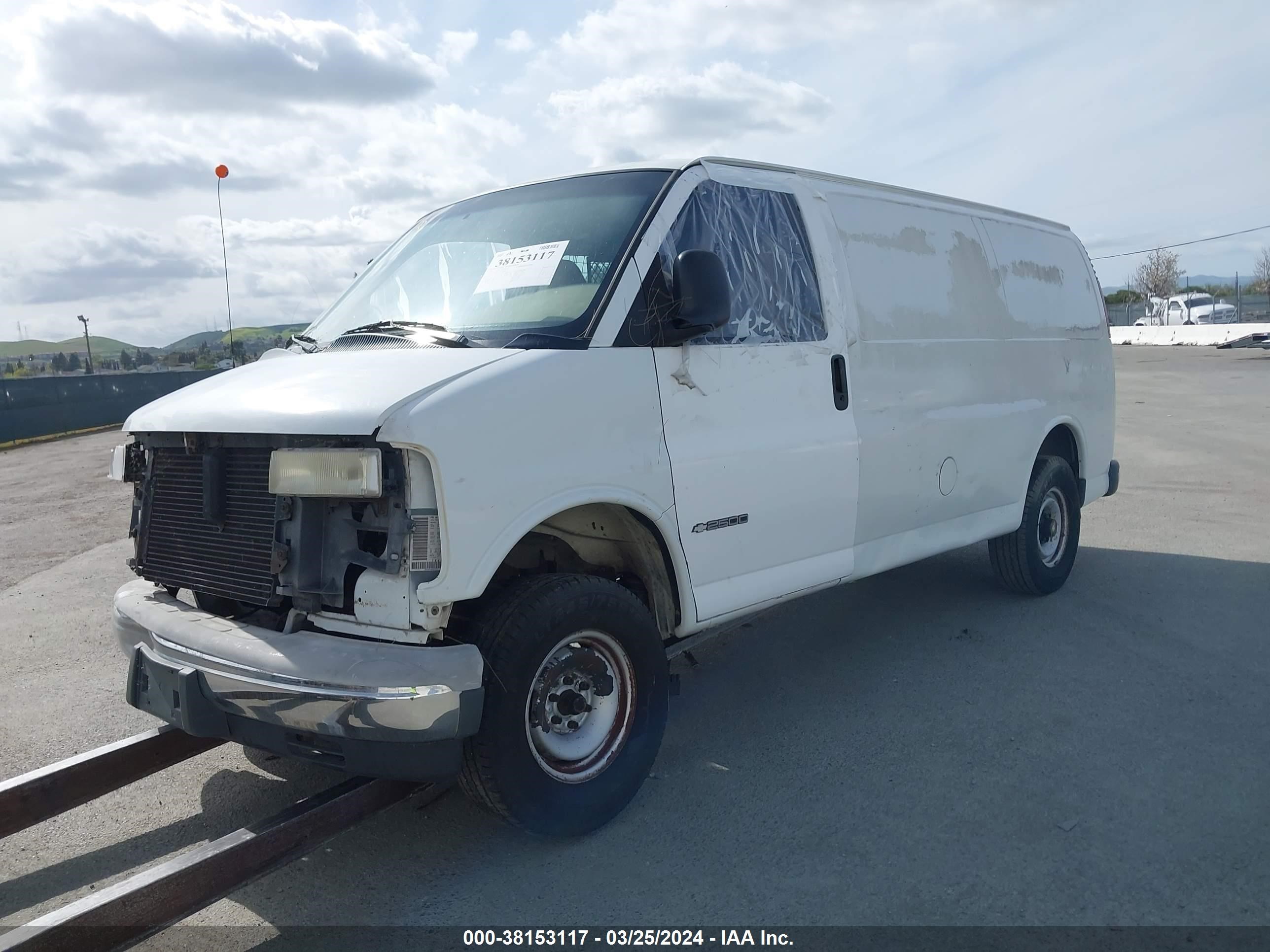 Photo 1 VIN: 1GCFG25R3Y1258088 - CHEVROLET EXPRESS 