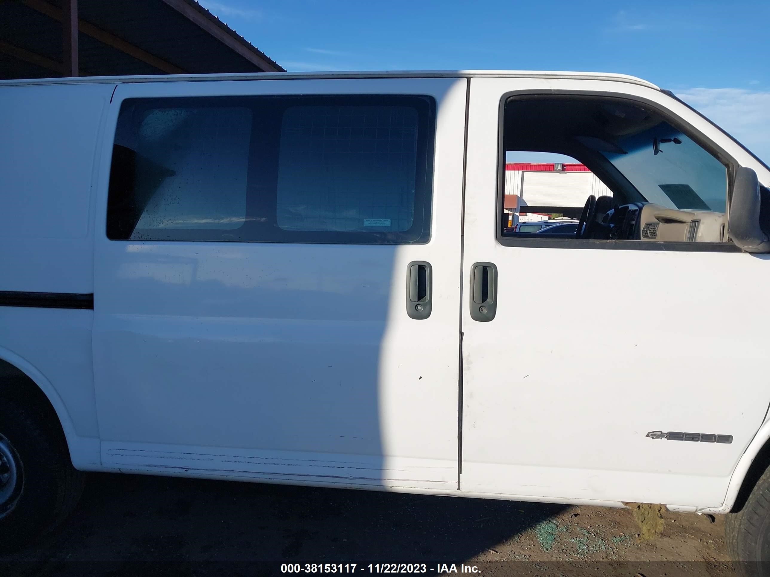 Photo 13 VIN: 1GCFG25R3Y1258088 - CHEVROLET EXPRESS 