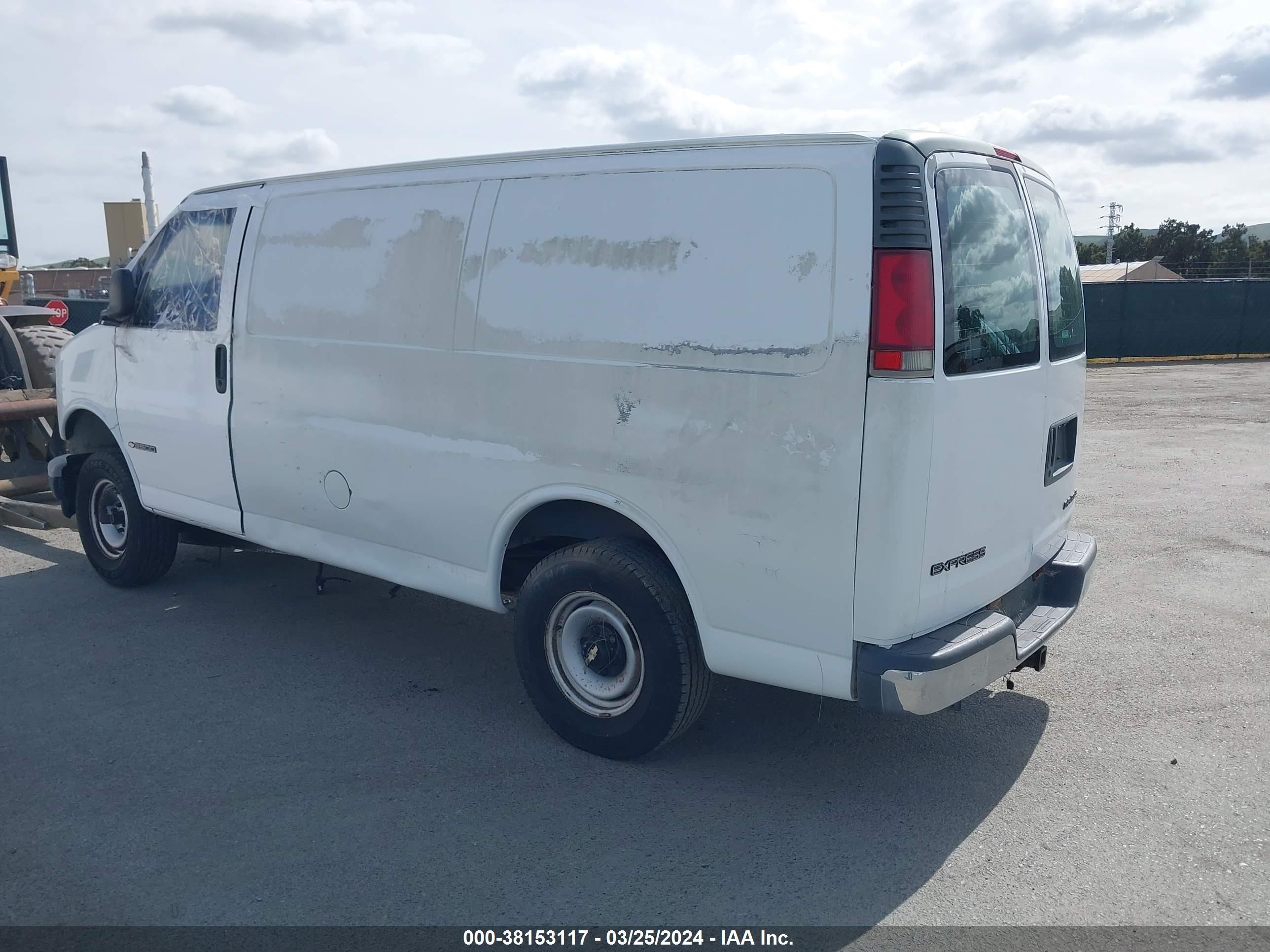 Photo 2 VIN: 1GCFG25R3Y1258088 - CHEVROLET EXPRESS 