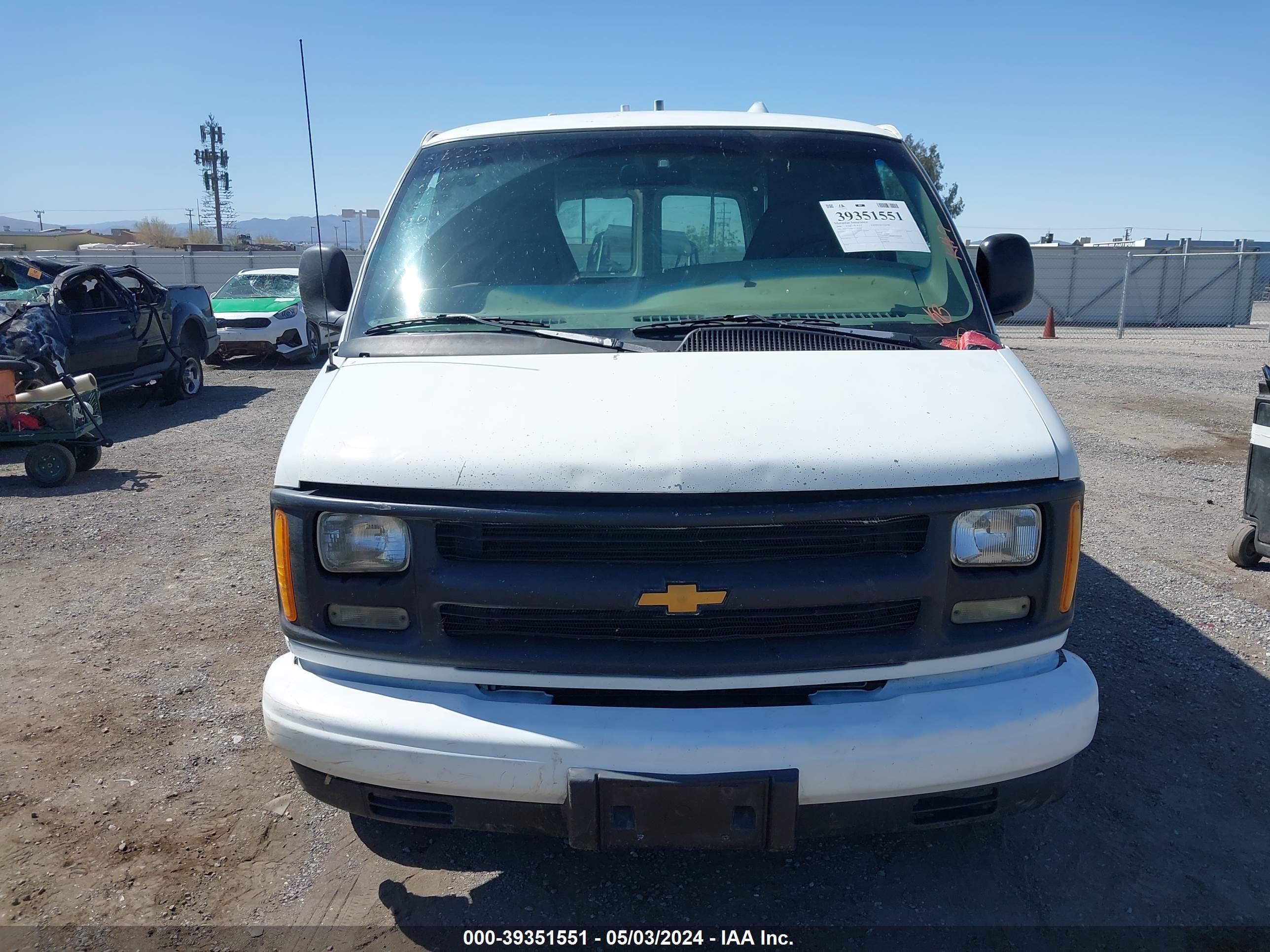 Photo 11 VIN: 1GCFG25W5Y1262407 - CHEVROLET EXPRESS 