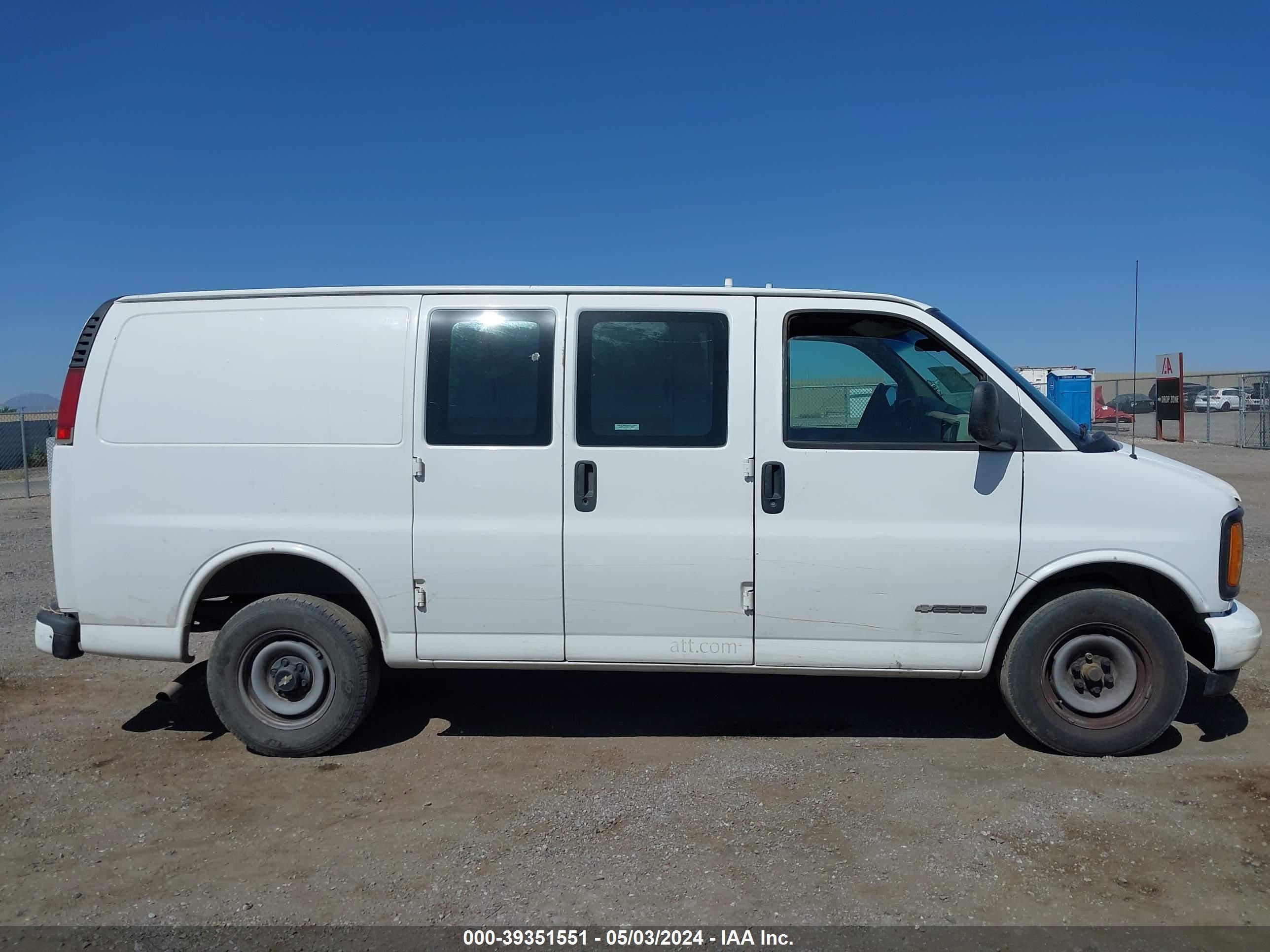 Photo 12 VIN: 1GCFG25W5Y1262407 - CHEVROLET EXPRESS 