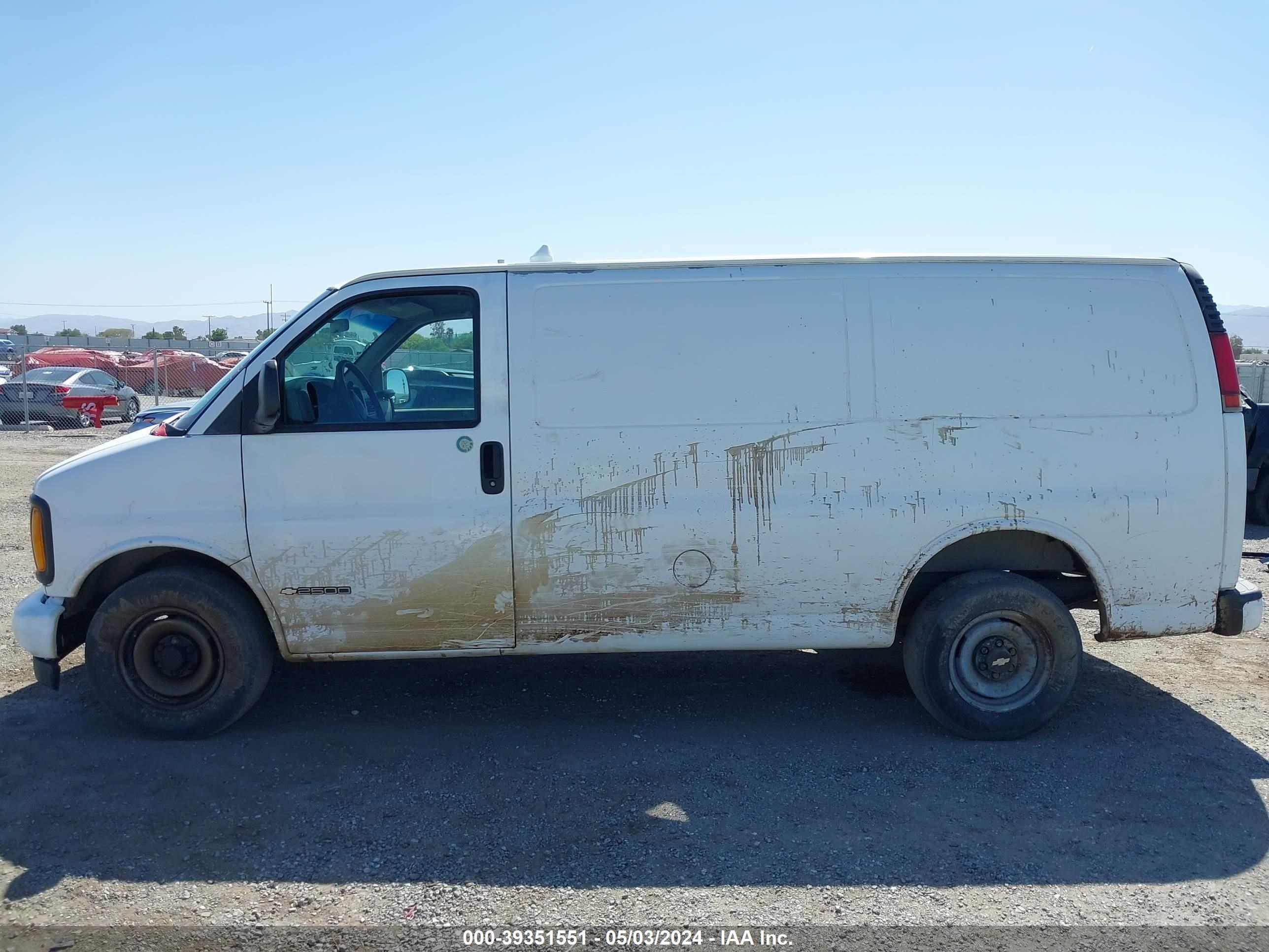 Photo 13 VIN: 1GCFG25W5Y1262407 - CHEVROLET EXPRESS 