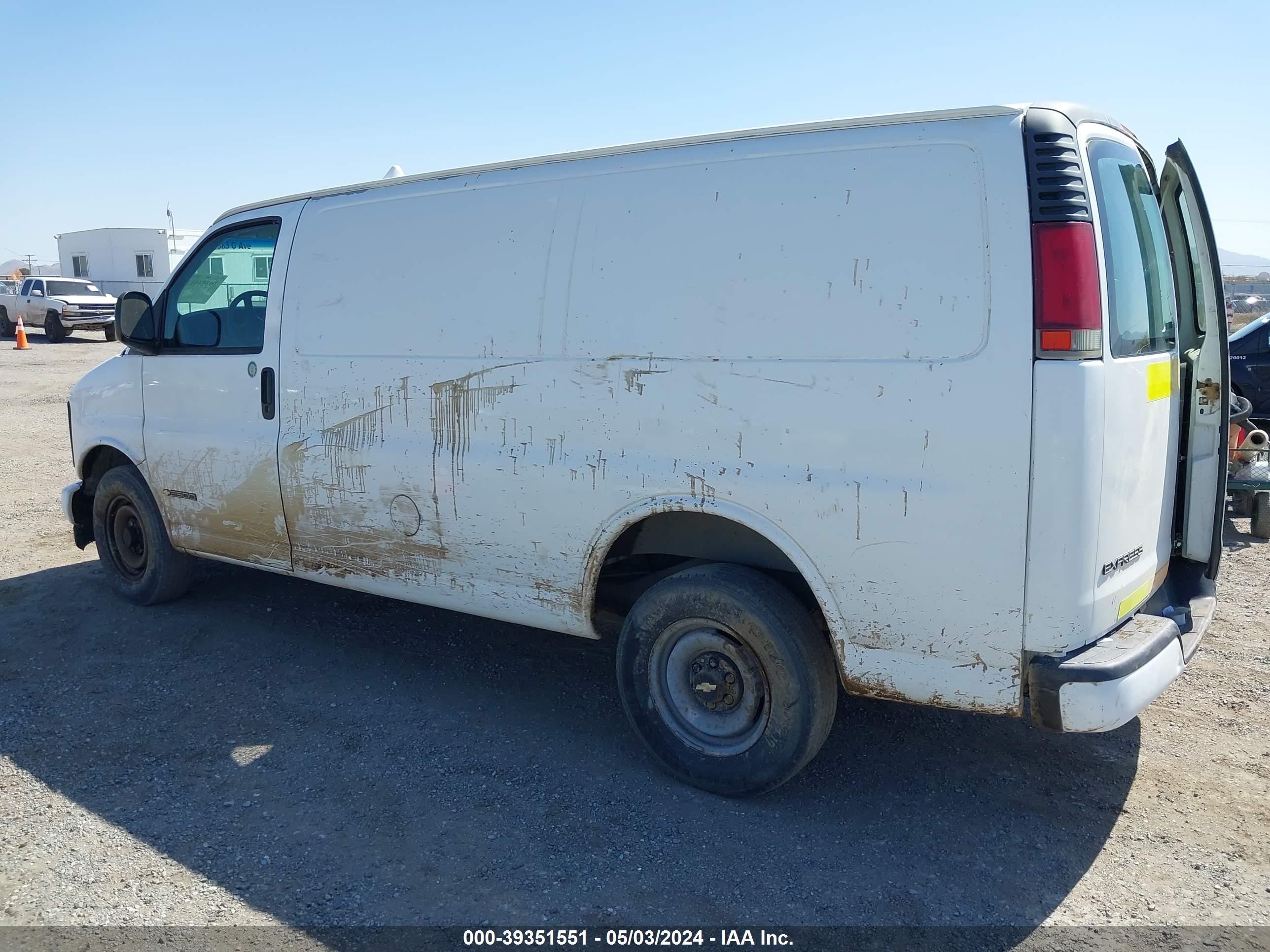 Photo 2 VIN: 1GCFG25W5Y1262407 - CHEVROLET EXPRESS 