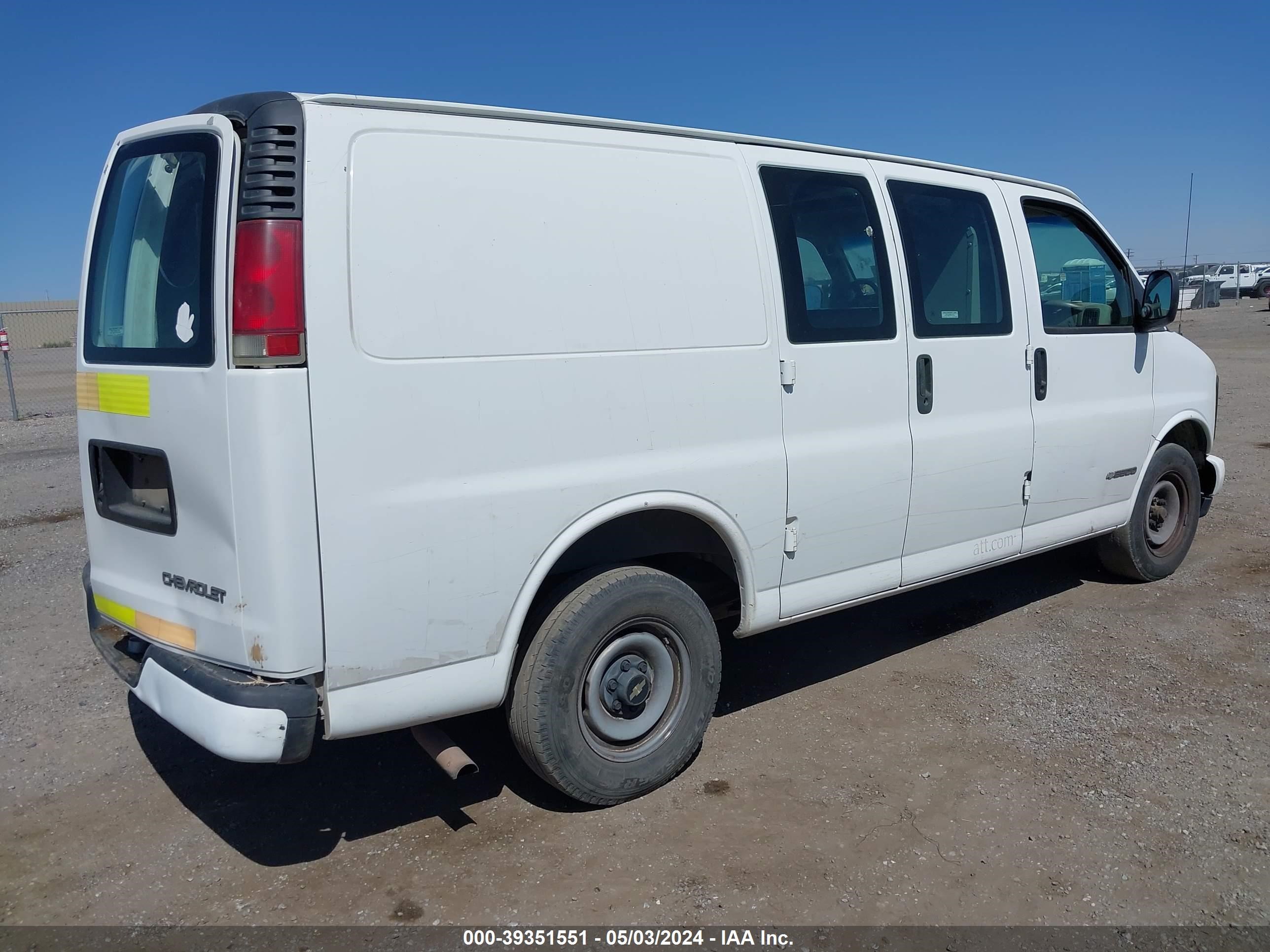 Photo 3 VIN: 1GCFG25W5Y1262407 - CHEVROLET EXPRESS 