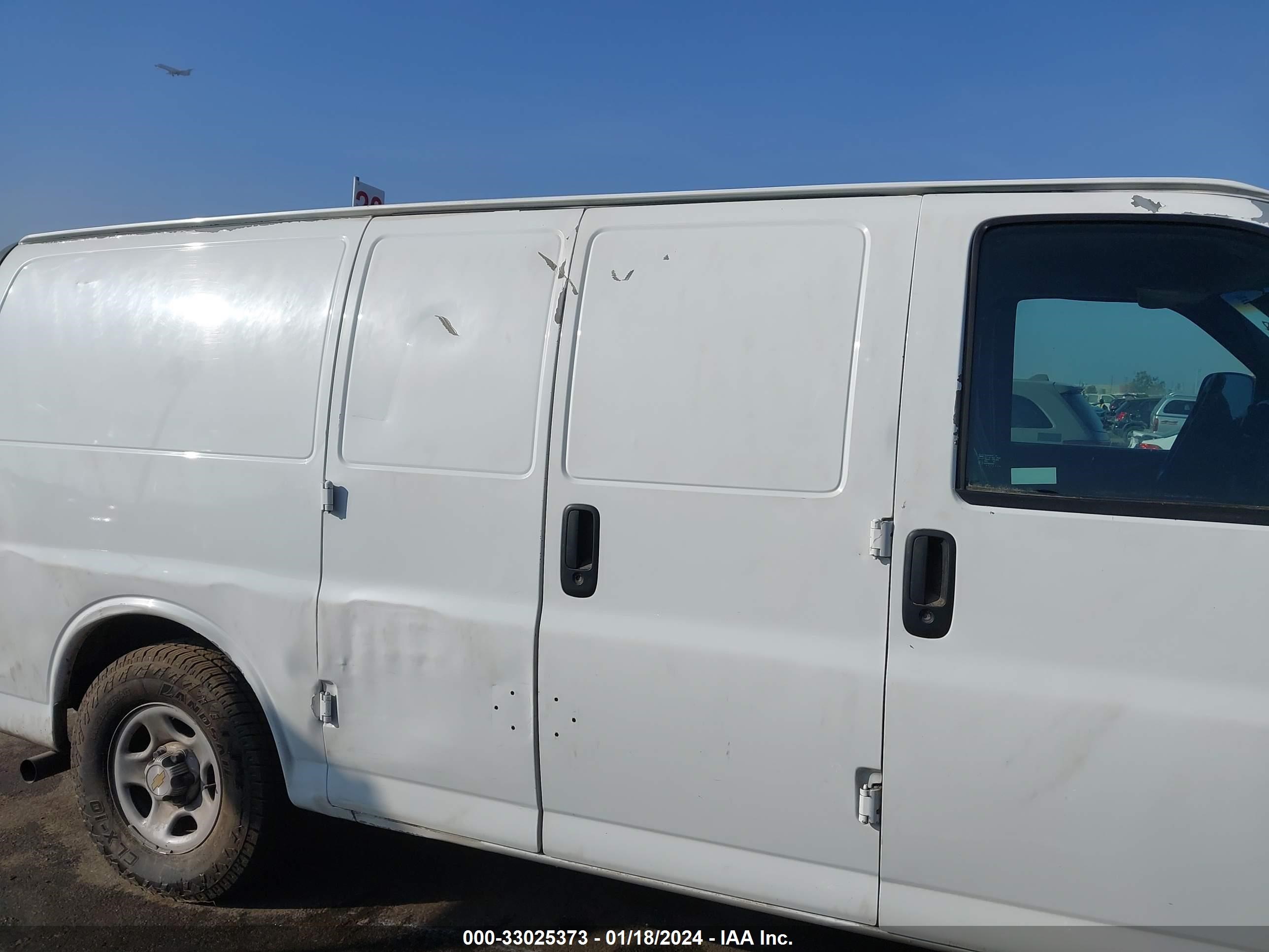 Photo 12 VIN: 1GCFH15T241185521 - CHEVROLET EXPRESS 