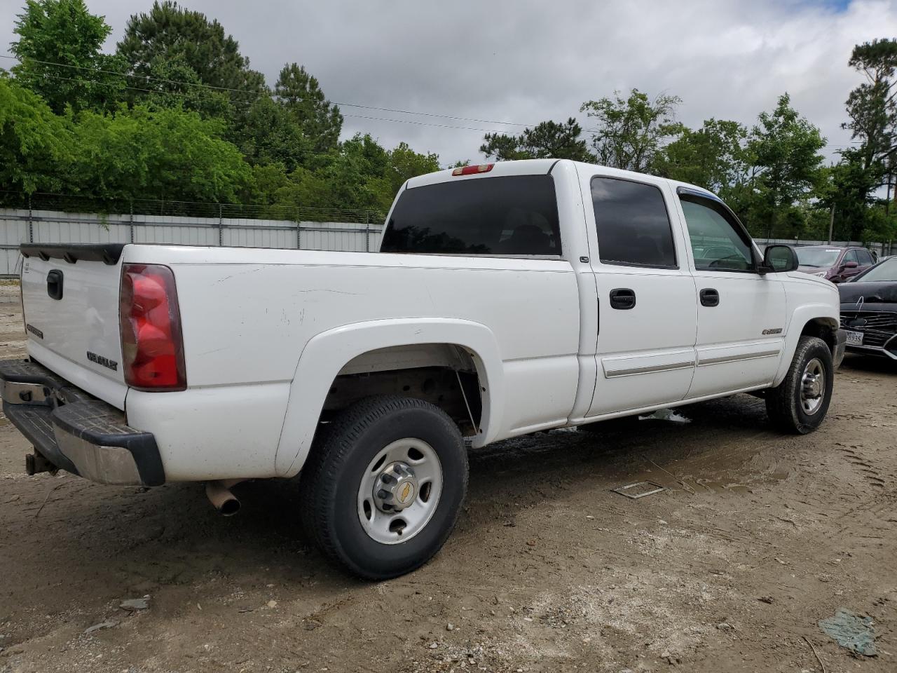 Photo 2 VIN: 1GCGC13U33F218008 - CHEVROLET SILVERADO 