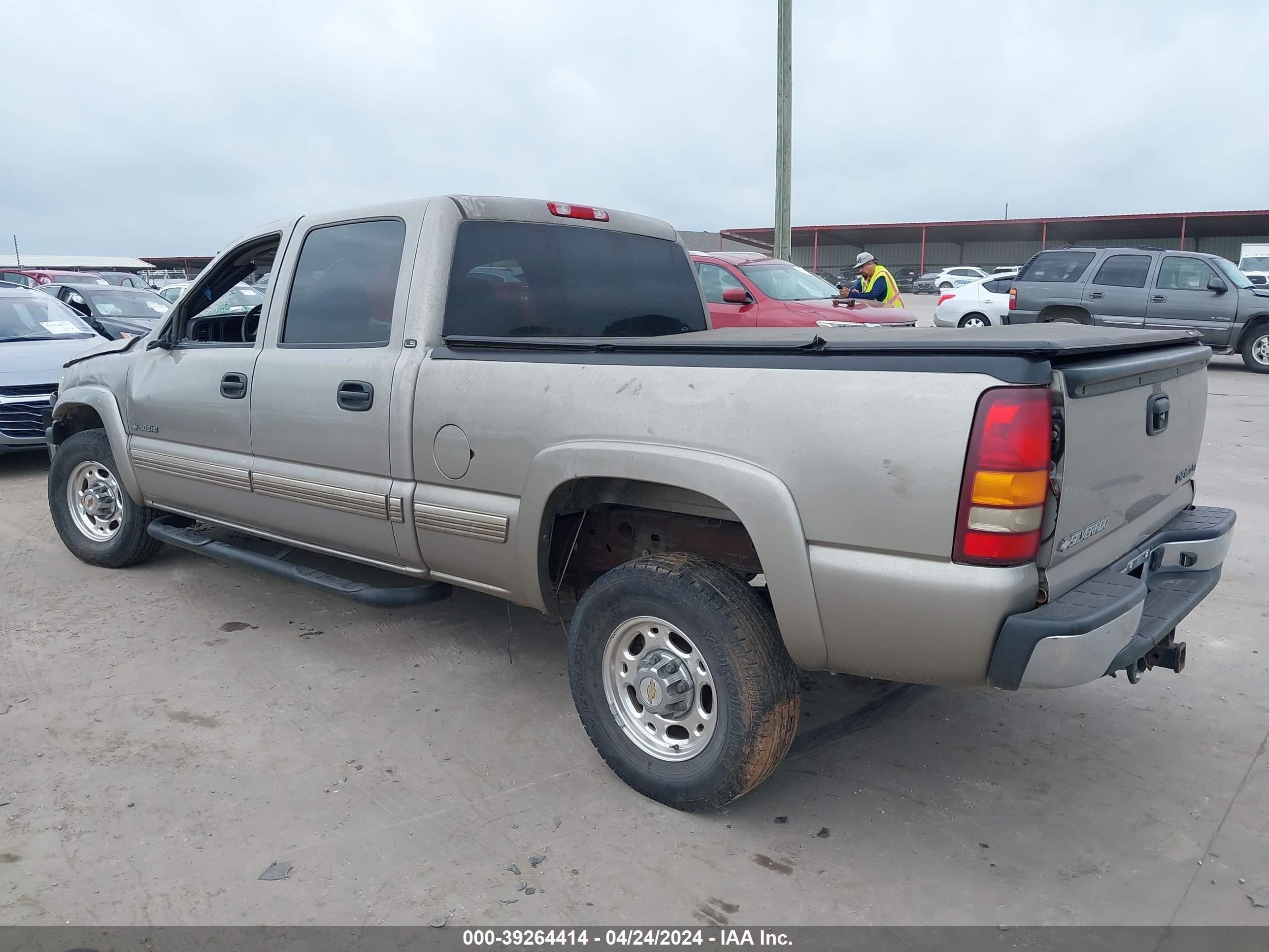 Photo 2 VIN: 1GCGC13U52F182658 - CHEVROLET SILVERADO 