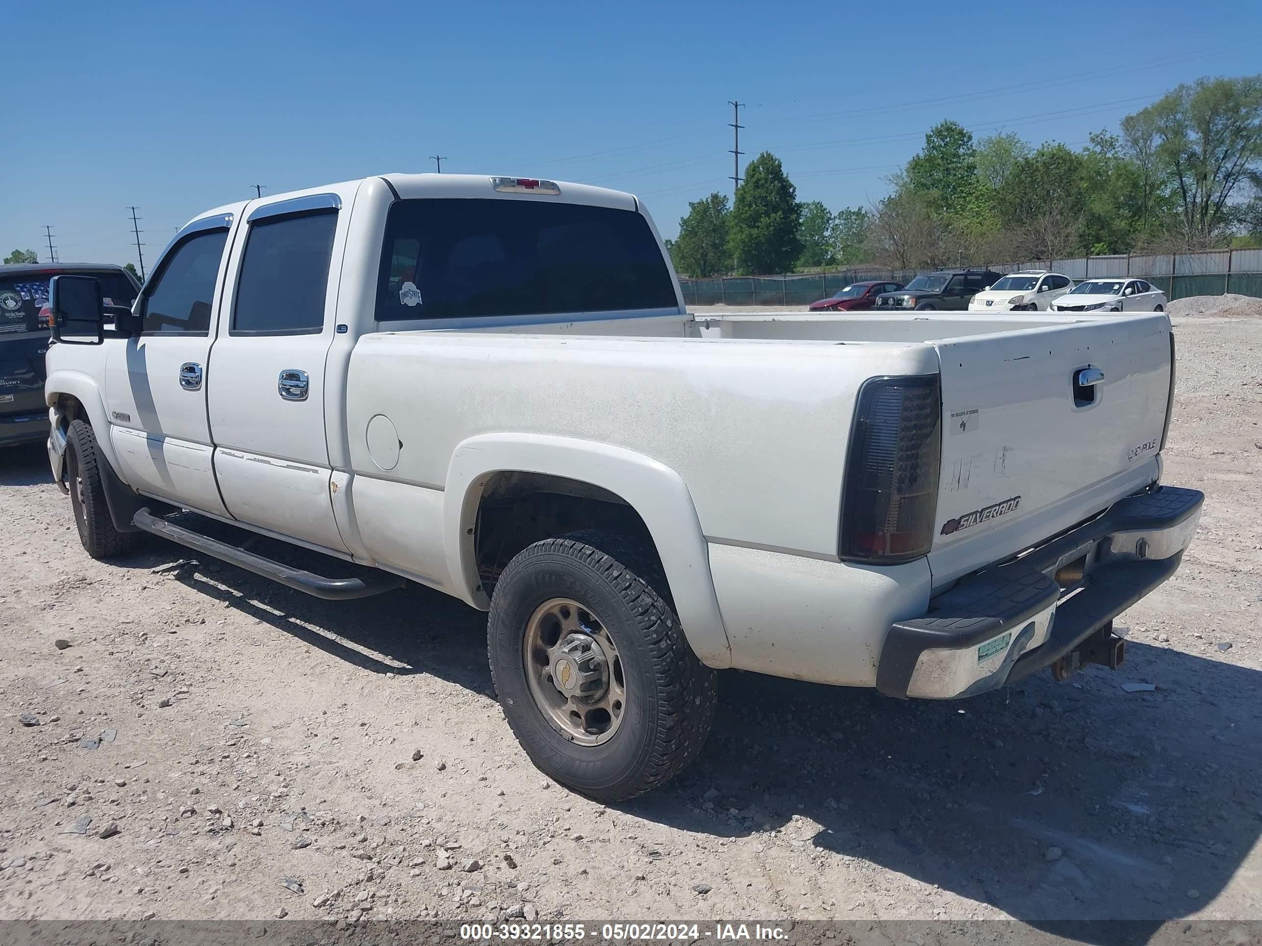 Photo 2 VIN: 1GCGC23U04F201335 - CHEVROLET SILVERADO 