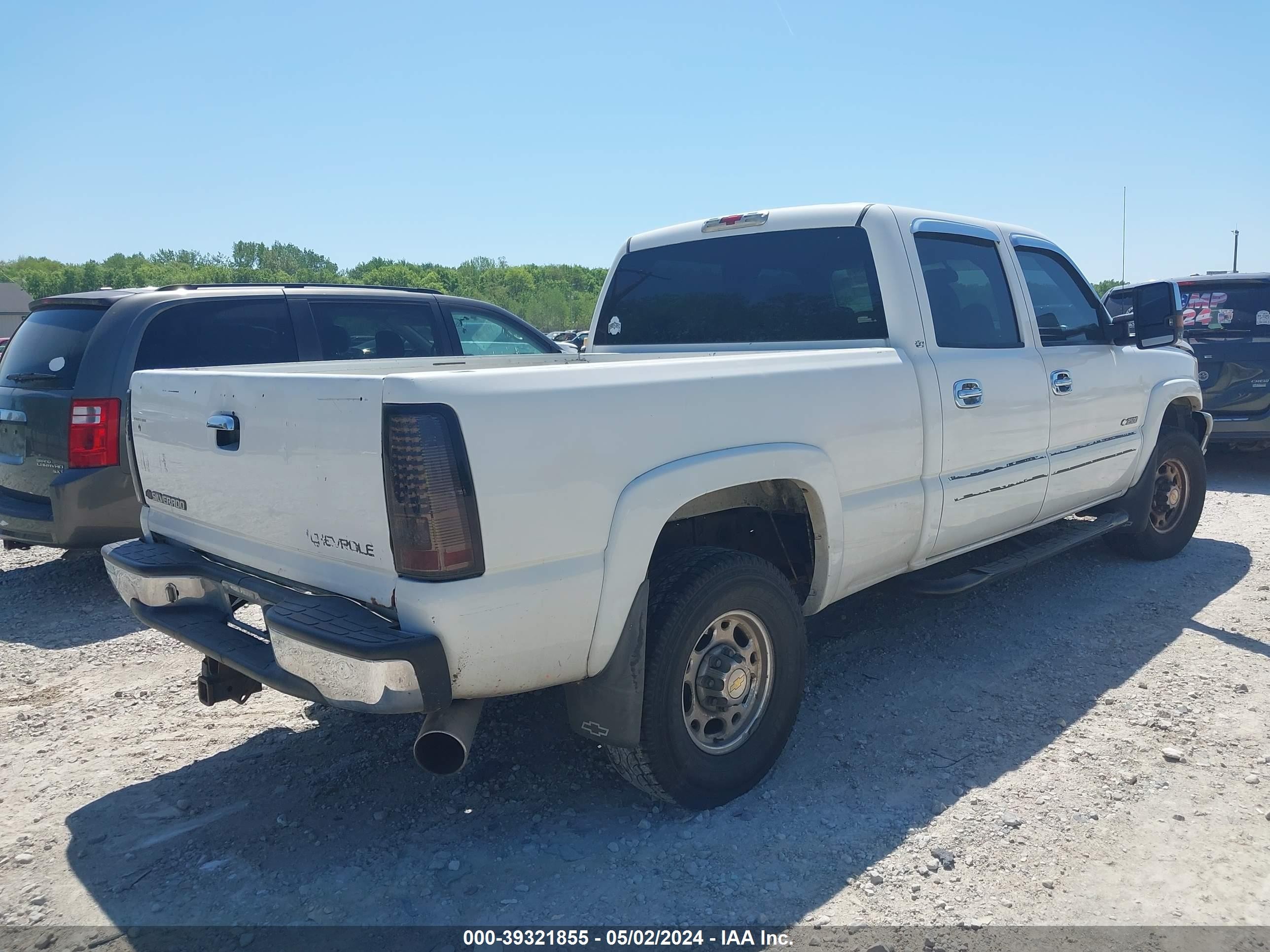 Photo 3 VIN: 1GCGC23U04F201335 - CHEVROLET SILVERADO 