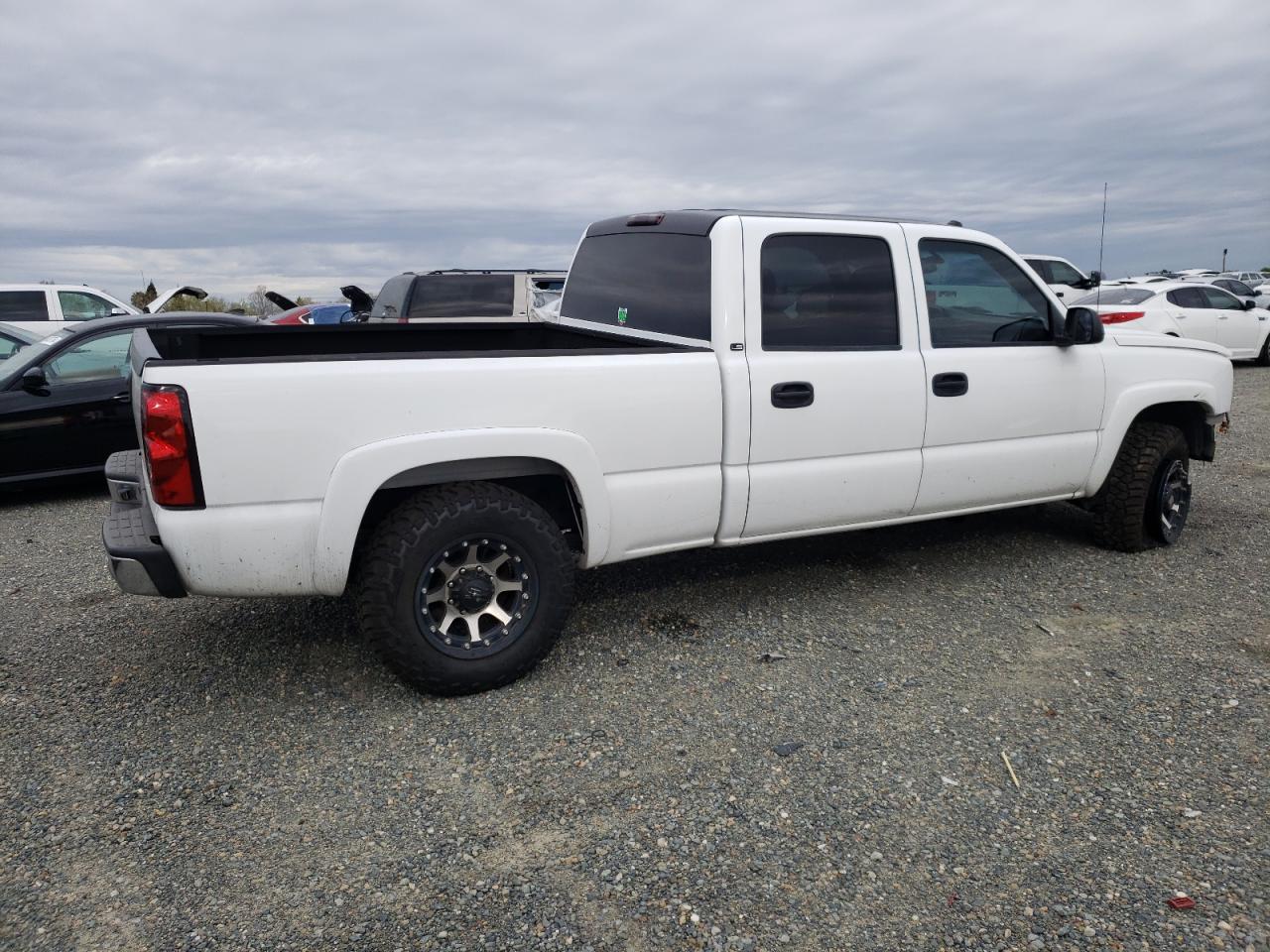 Photo 2 VIN: 1GCGC23U94F177522 - CHEVROLET SILVERADO 