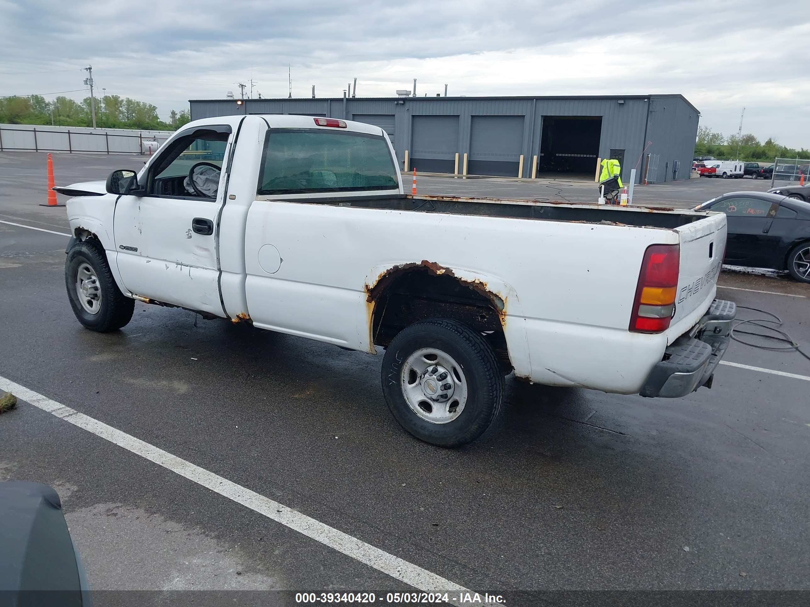 Photo 2 VIN: 1GCGC24U42Z249382 - CHEVROLET SILVERADO 