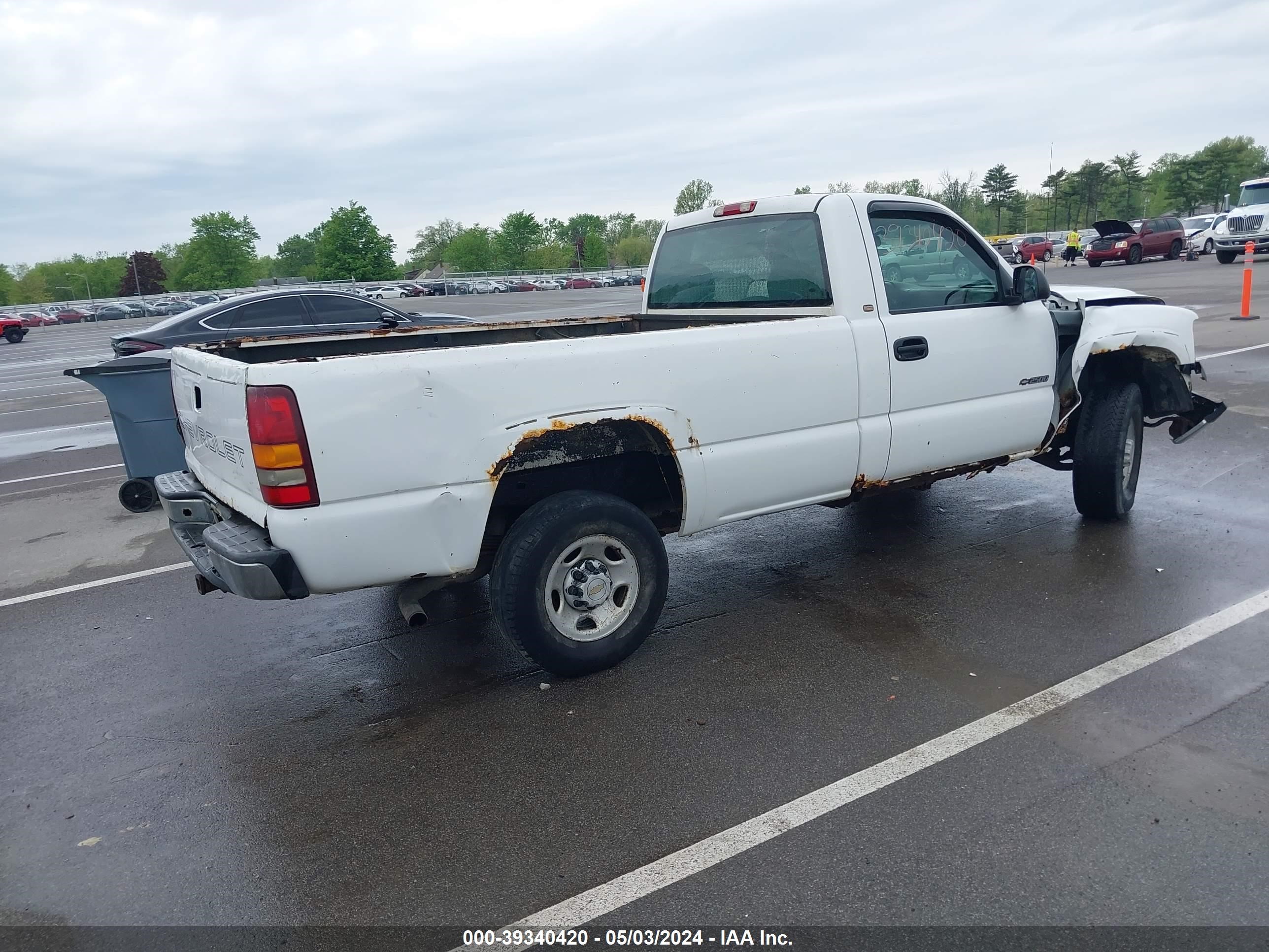 Photo 3 VIN: 1GCGC24U42Z249382 - CHEVROLET SILVERADO 