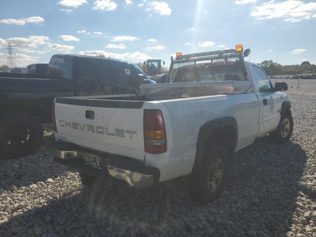 Photo 2 VIN: 1GCGC24U82Z308661 - CHEVROLET SILVERADO 