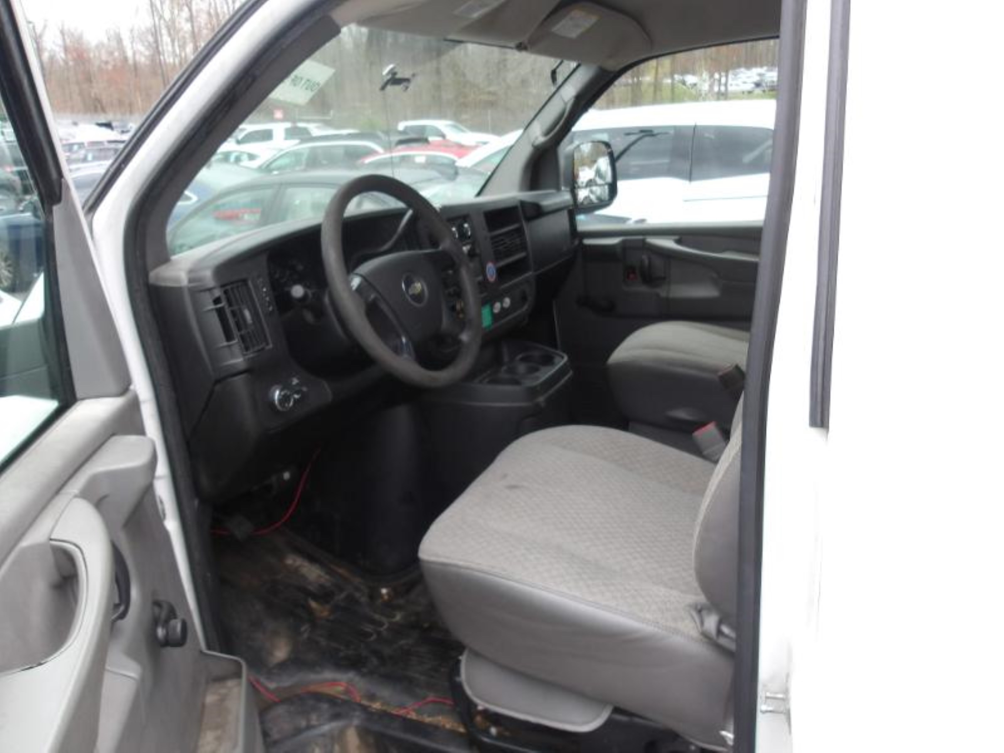 Photo 9 VIN: 1GCGG25C081228823 - CHEVROLET EXPRESS 