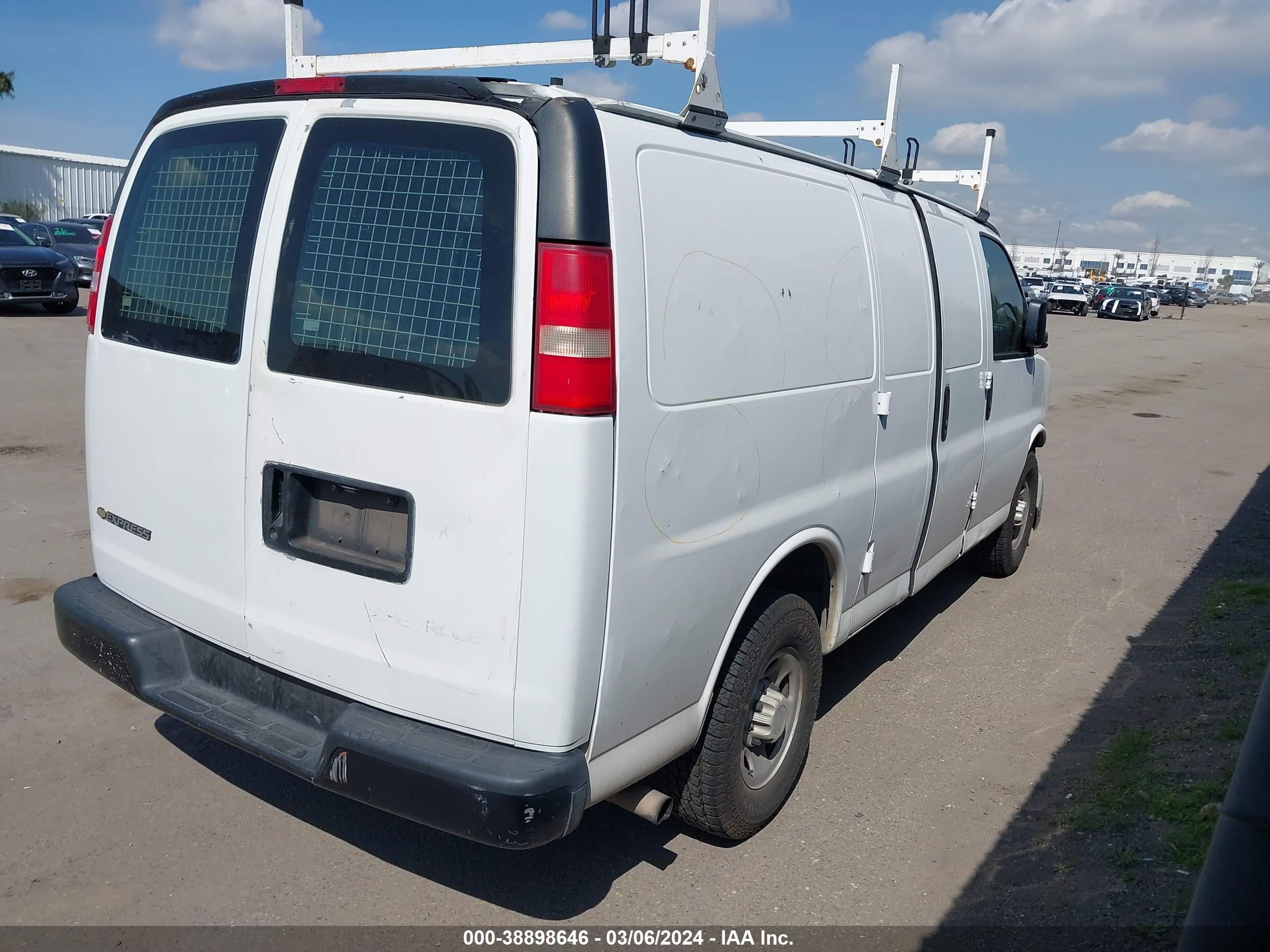 Photo 3 VIN: 1GCGG25C191136055 - CHEVROLET EXPRESS 