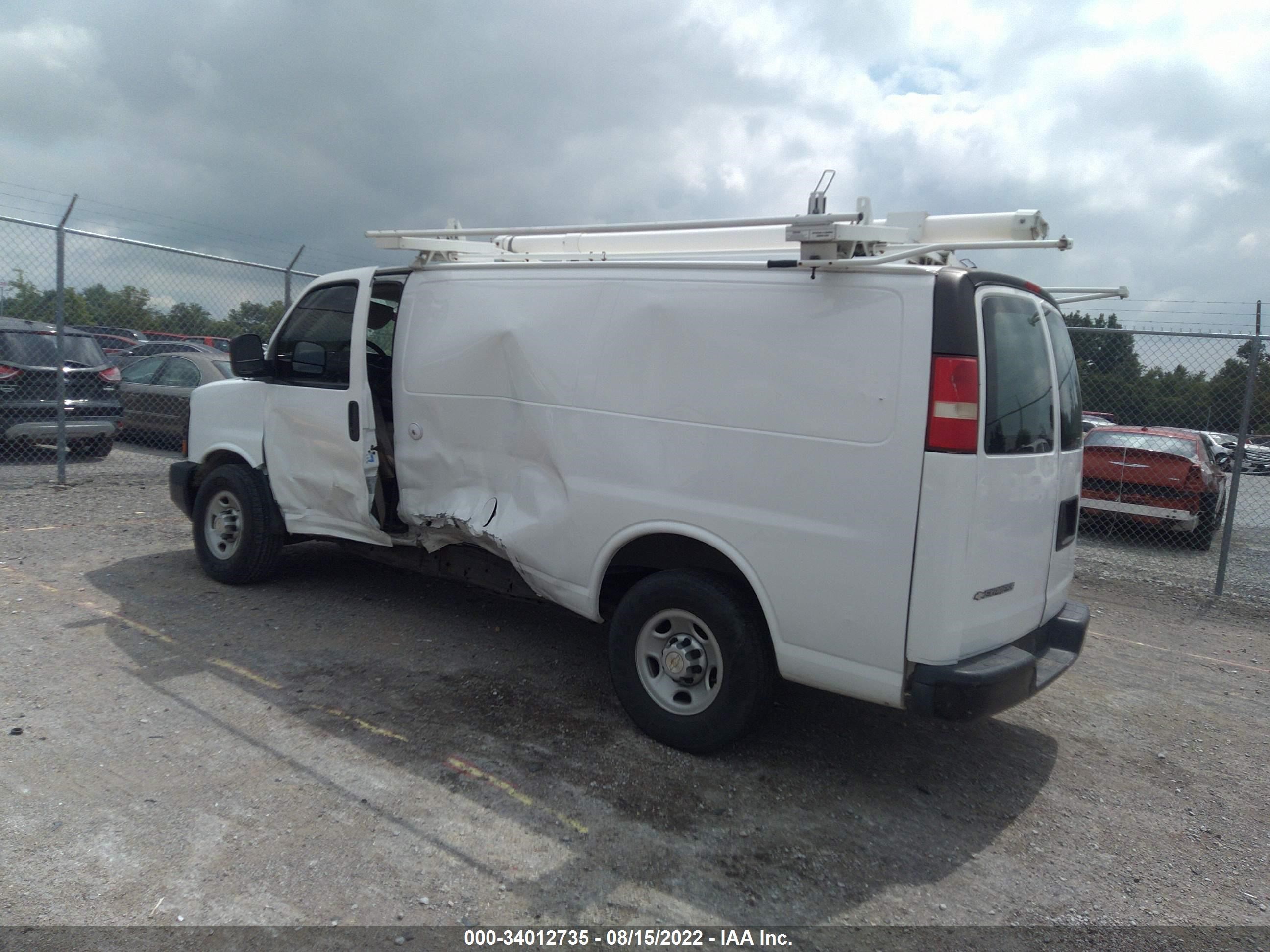 Photo 2 VIN: 1GCGG25C281216186 - CHEVROLET EXPRESS 