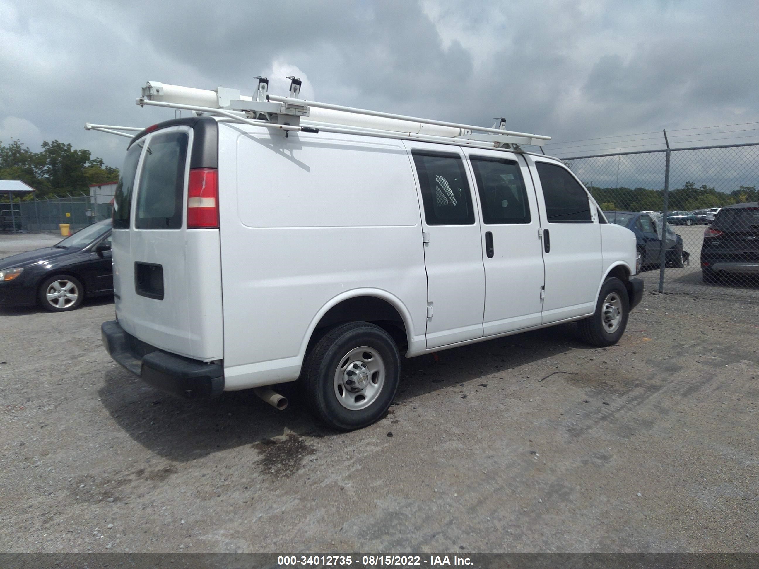 Photo 3 VIN: 1GCGG25C281216186 - CHEVROLET EXPRESS 