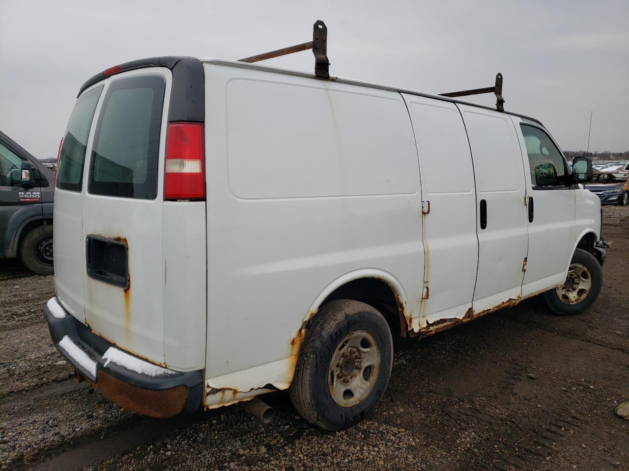 Photo 3 VIN: 1GCGG25C481118129 - CHEVROLET EXPRESS 