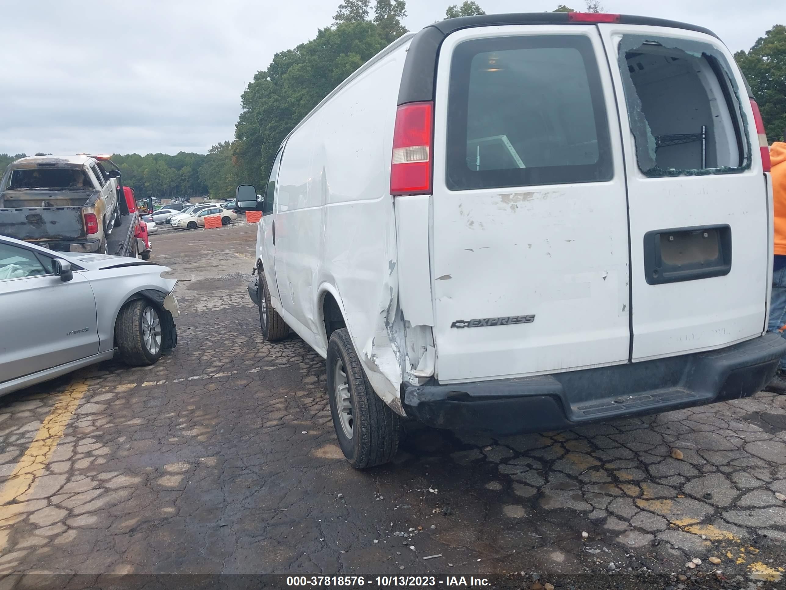 Photo 2 VIN: 1GCGG25C481143614 - CHEVROLET EXPRESS 
