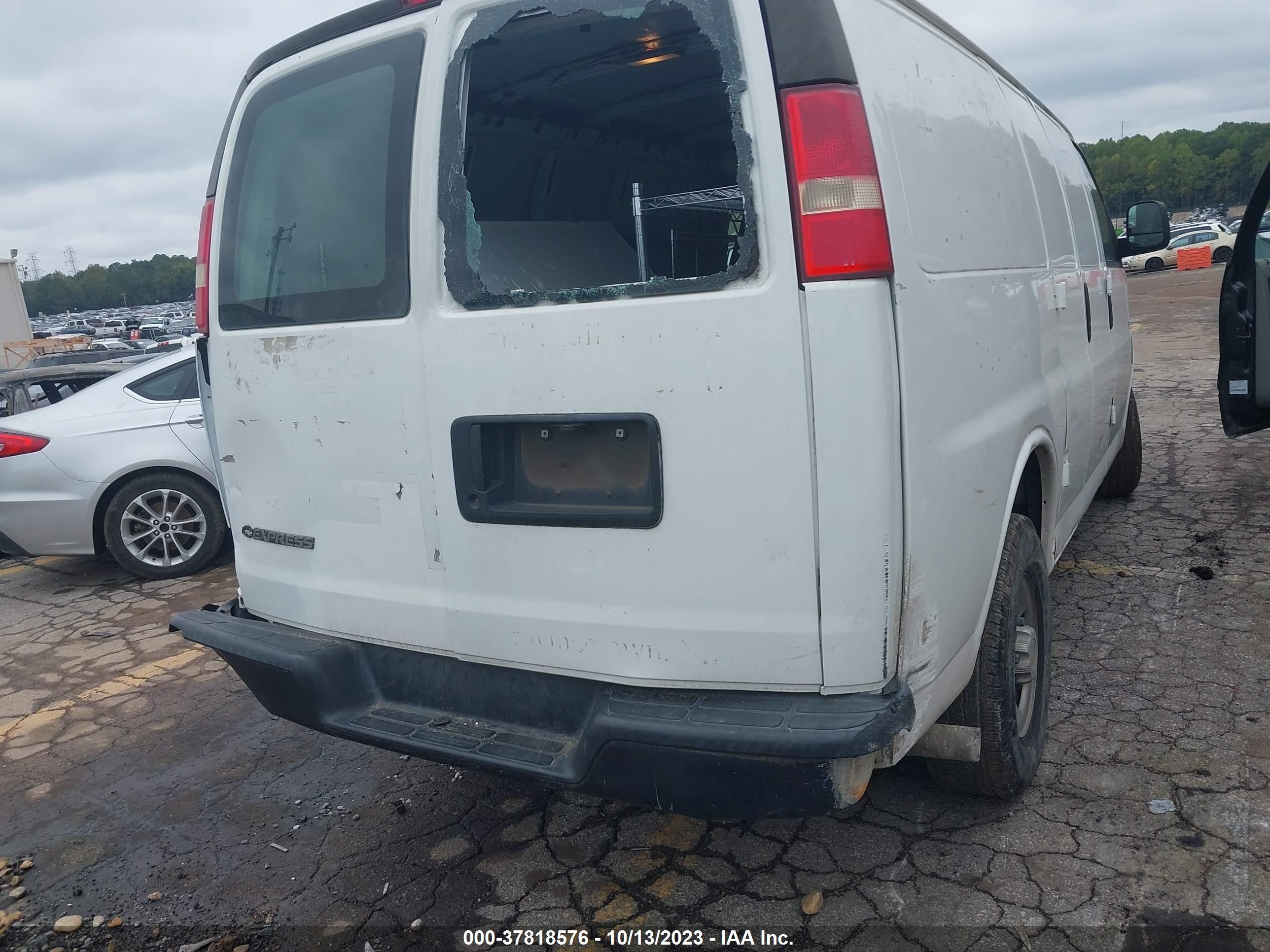 Photo 3 VIN: 1GCGG25C481143614 - CHEVROLET EXPRESS 