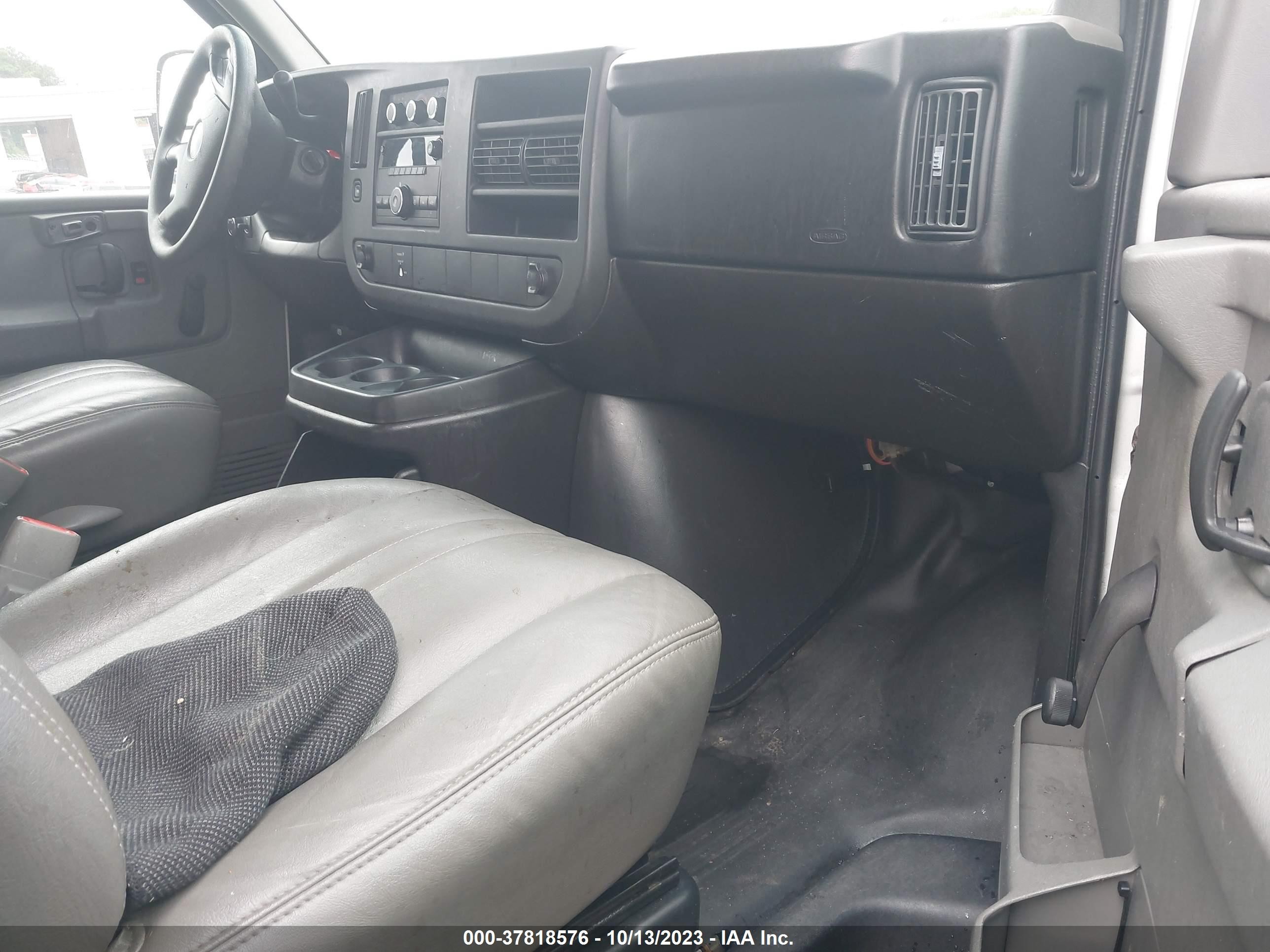 Photo 4 VIN: 1GCGG25C481143614 - CHEVROLET EXPRESS 