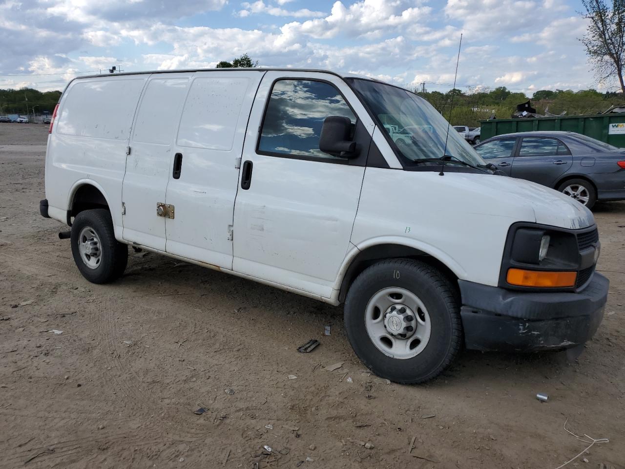 Photo 3 VIN: 1GCGG25C581104806 - CHEVROLET EXPRESS 