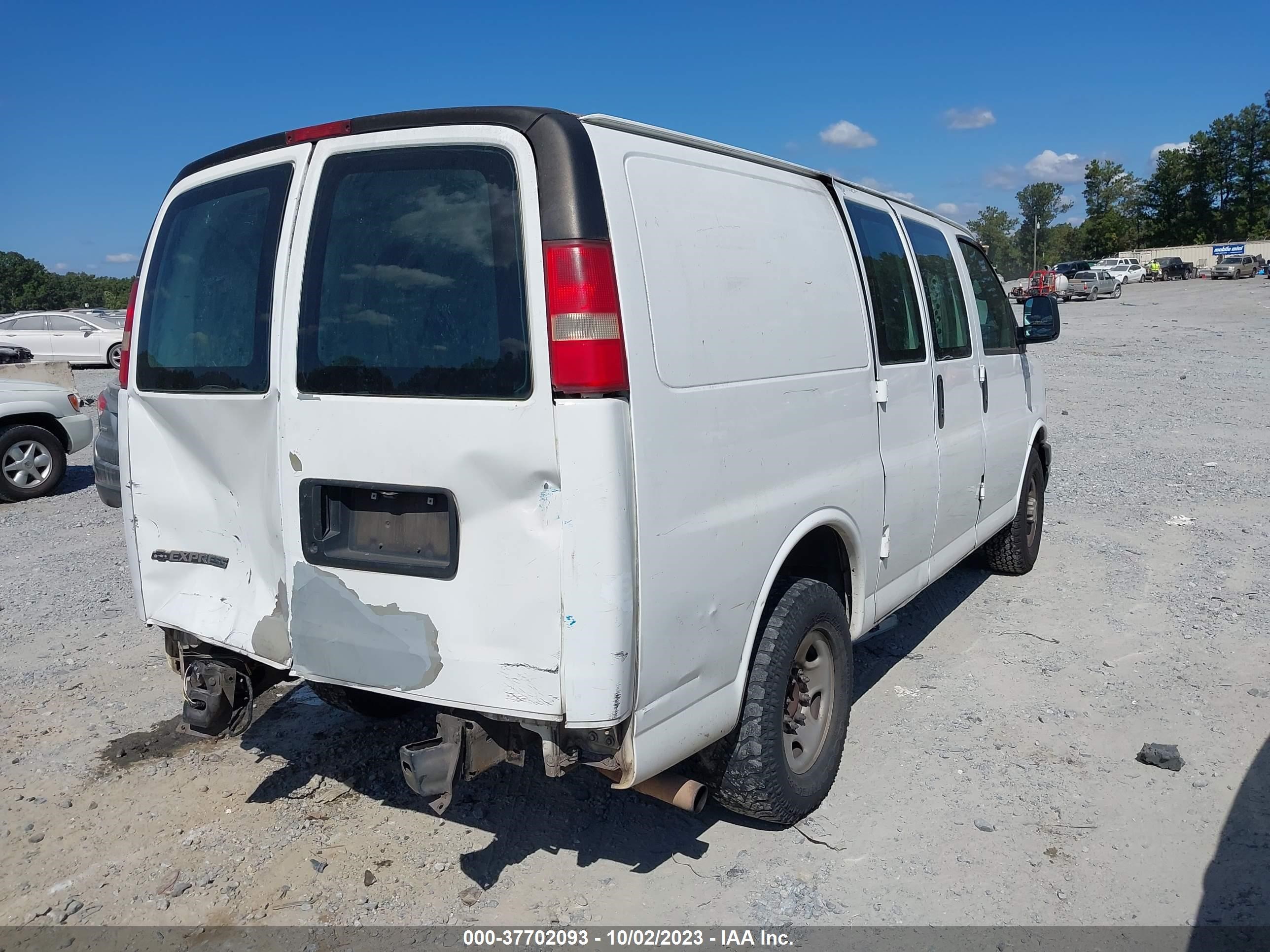 Photo 3 VIN: 1GCGG25C581159871 - CHEVROLET EXPRESS 