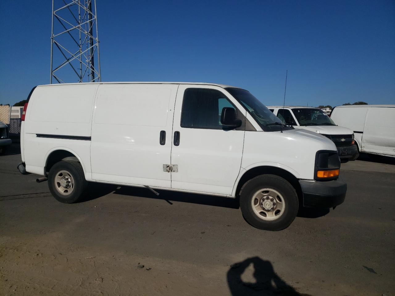 Photo 3 VIN: 1GCGG25CX81215691 - CHEVROLET EXPRESS 