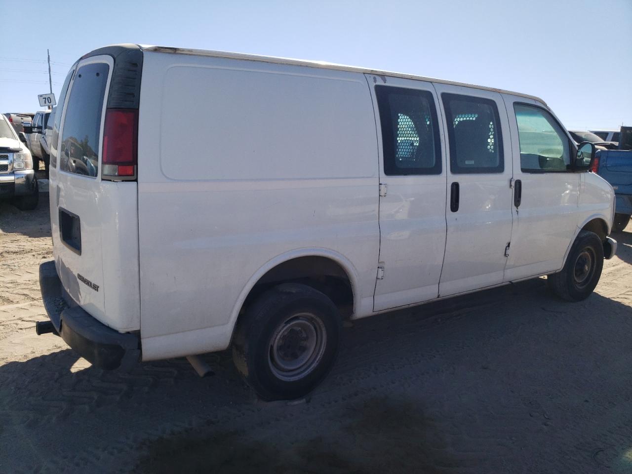 Photo 2 VIN: 1GCGG25R1Y1266338 - CHEVROLET EXPRESS 