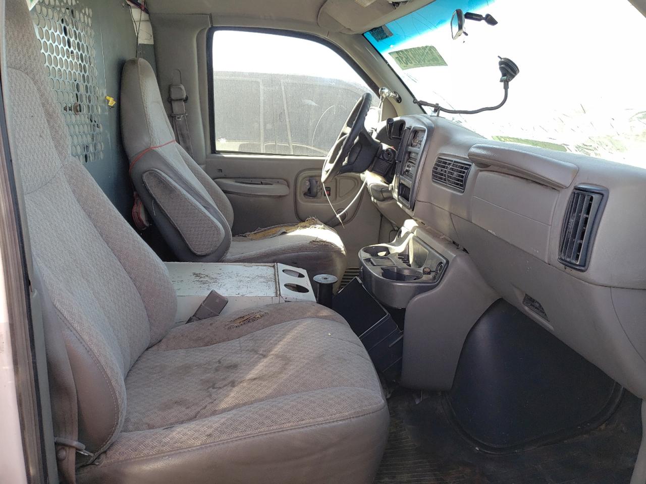 Photo 6 VIN: 1GCGG25R1Y1266338 - CHEVROLET EXPRESS 